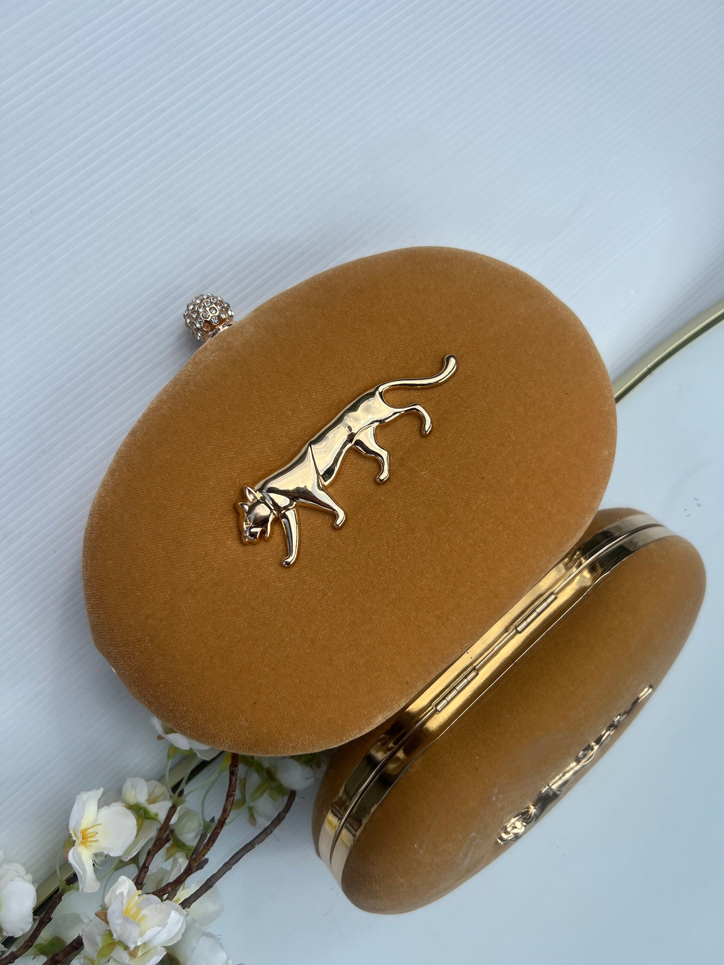 Sabya clutch