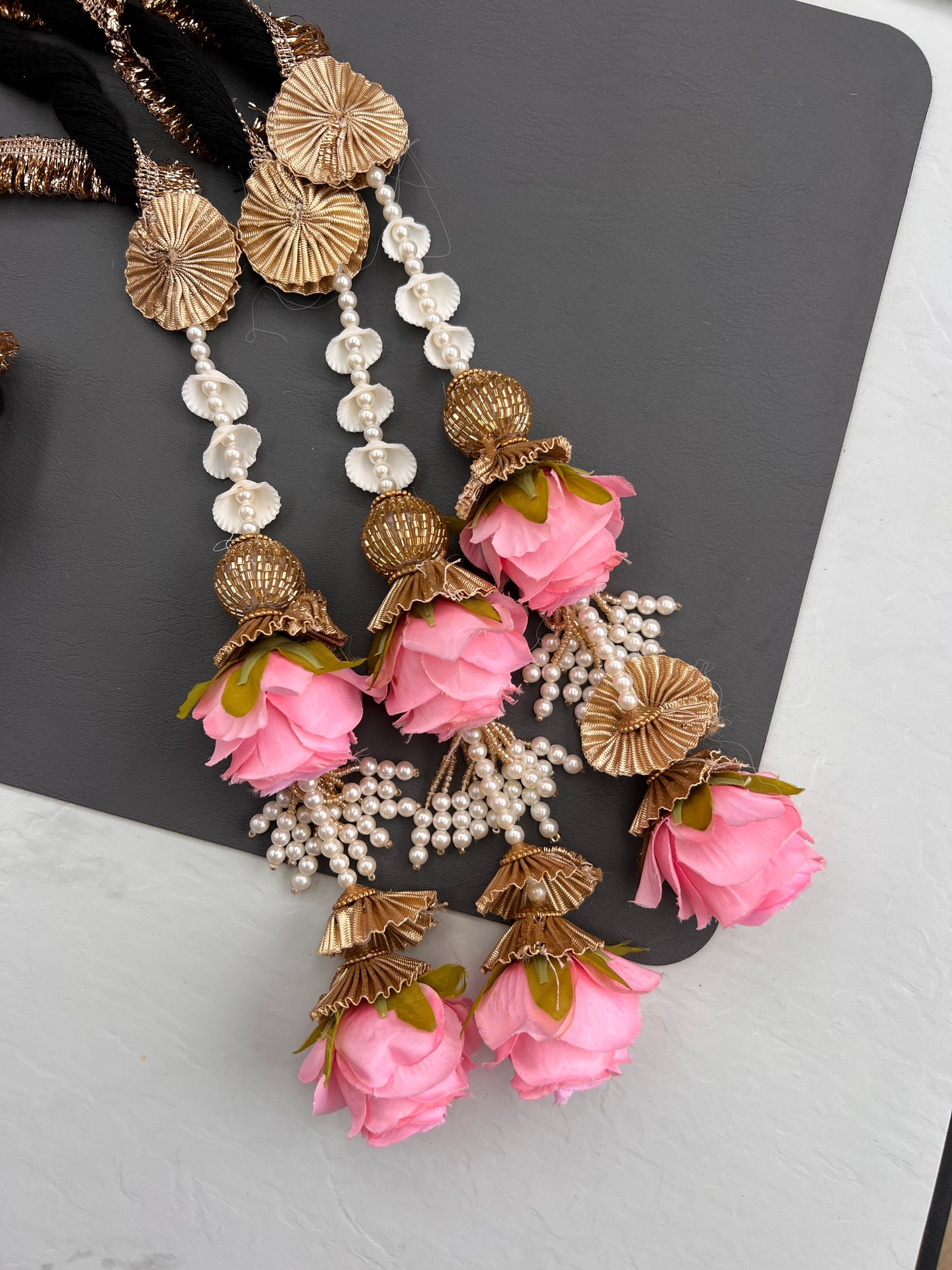 Manpreet Floral Paranda Decorative Punjabi
Parandi for Festive Styling