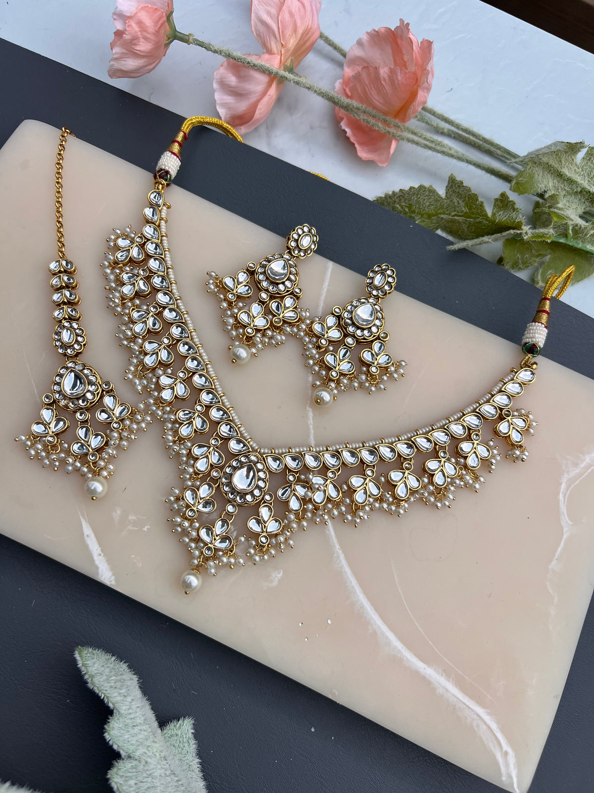 Hanvika kundan necklace set