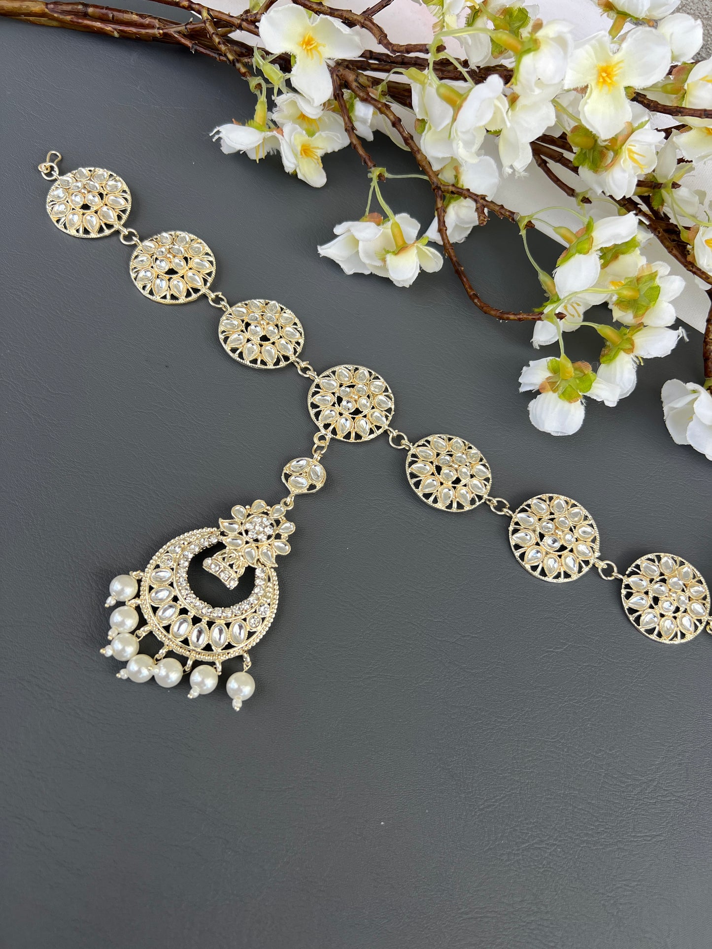 Noshin mathapatti/ sheeshphool