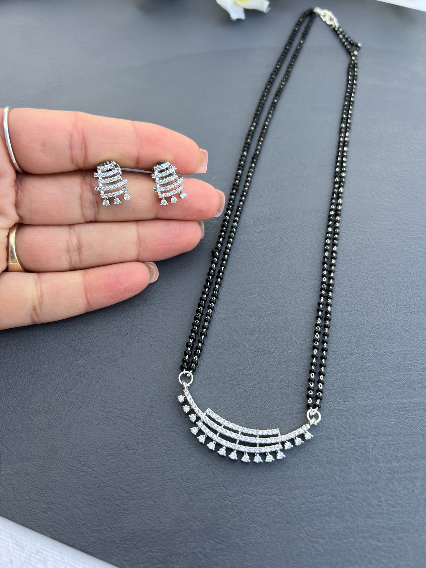 Silver Ad necklace set