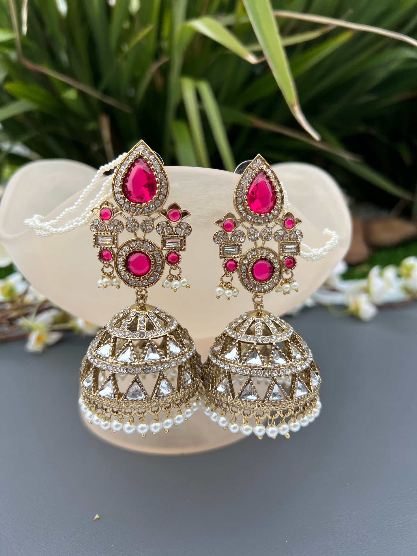 Mishti statement jhumka