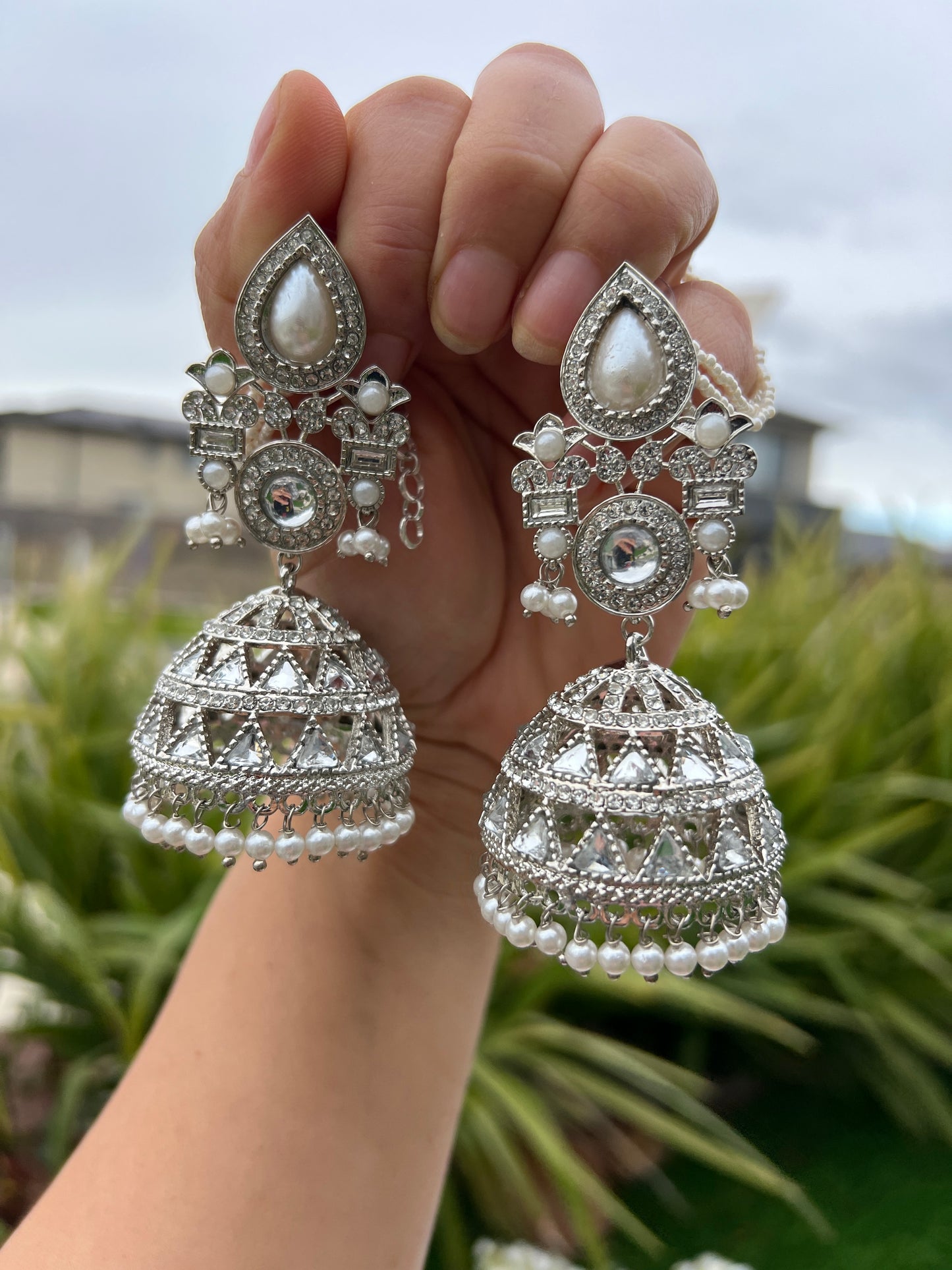 Mishti statement jhumka