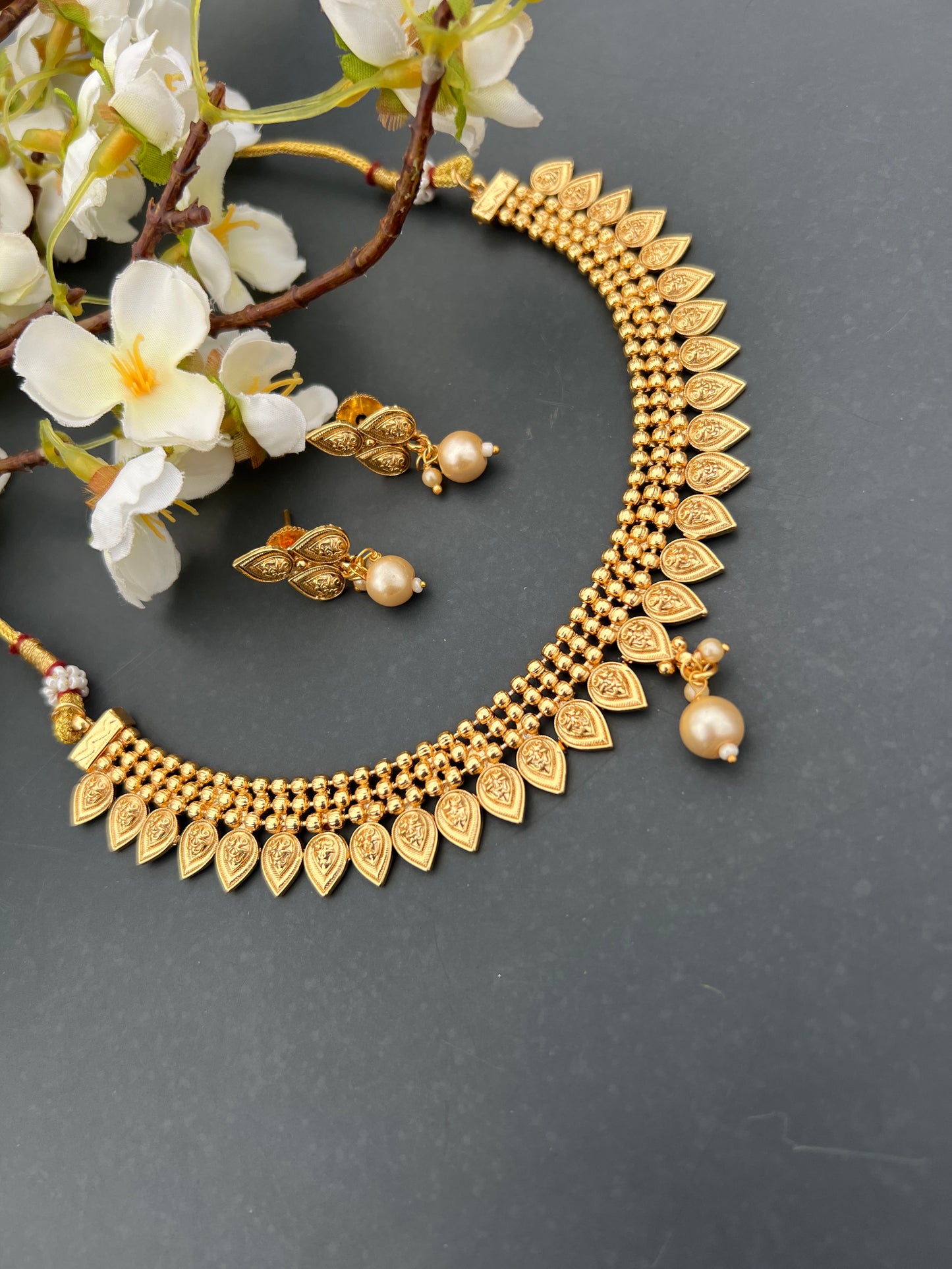 Avani necklace set
