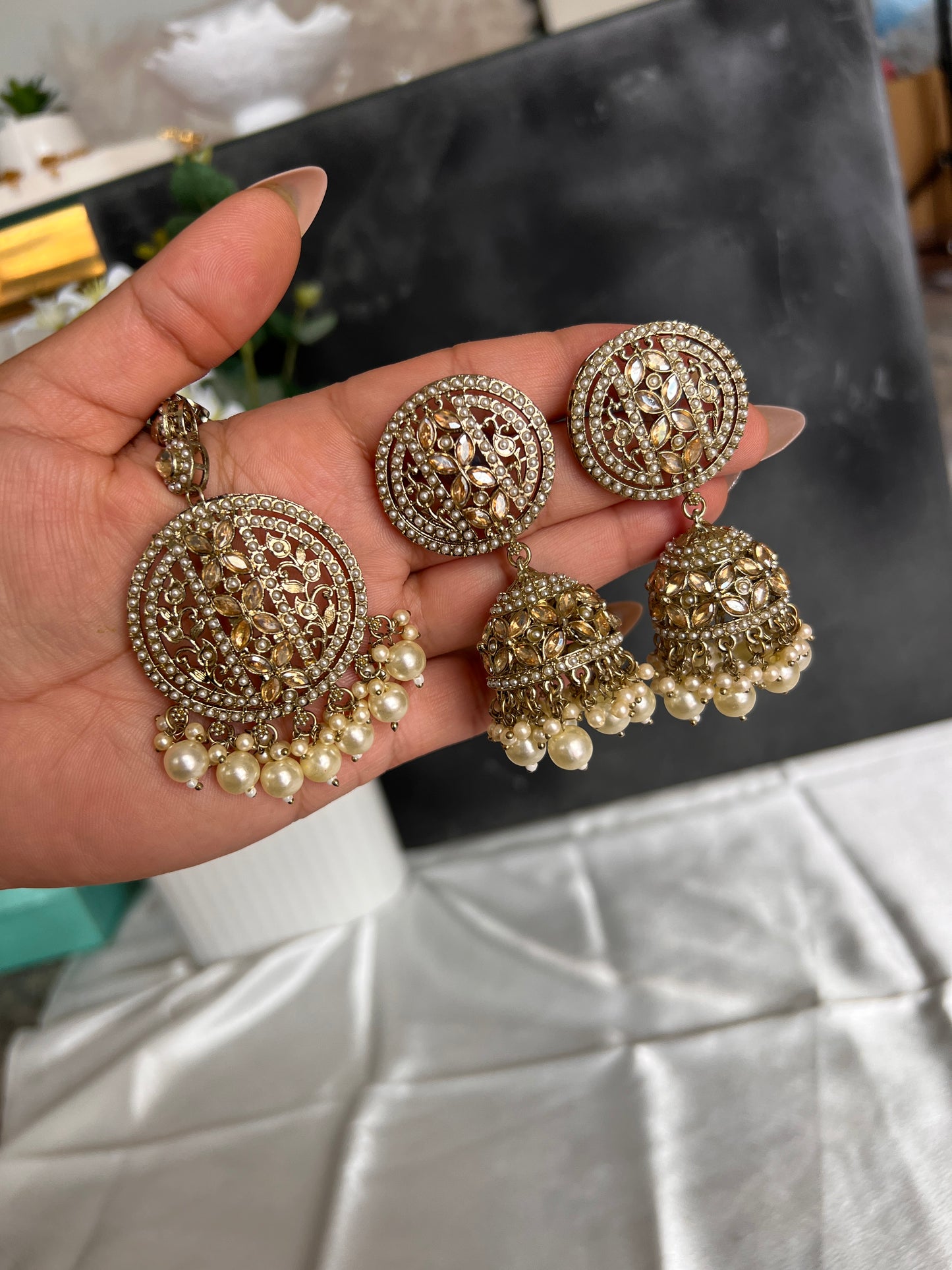 Golden Pakistani earrings & tikka set