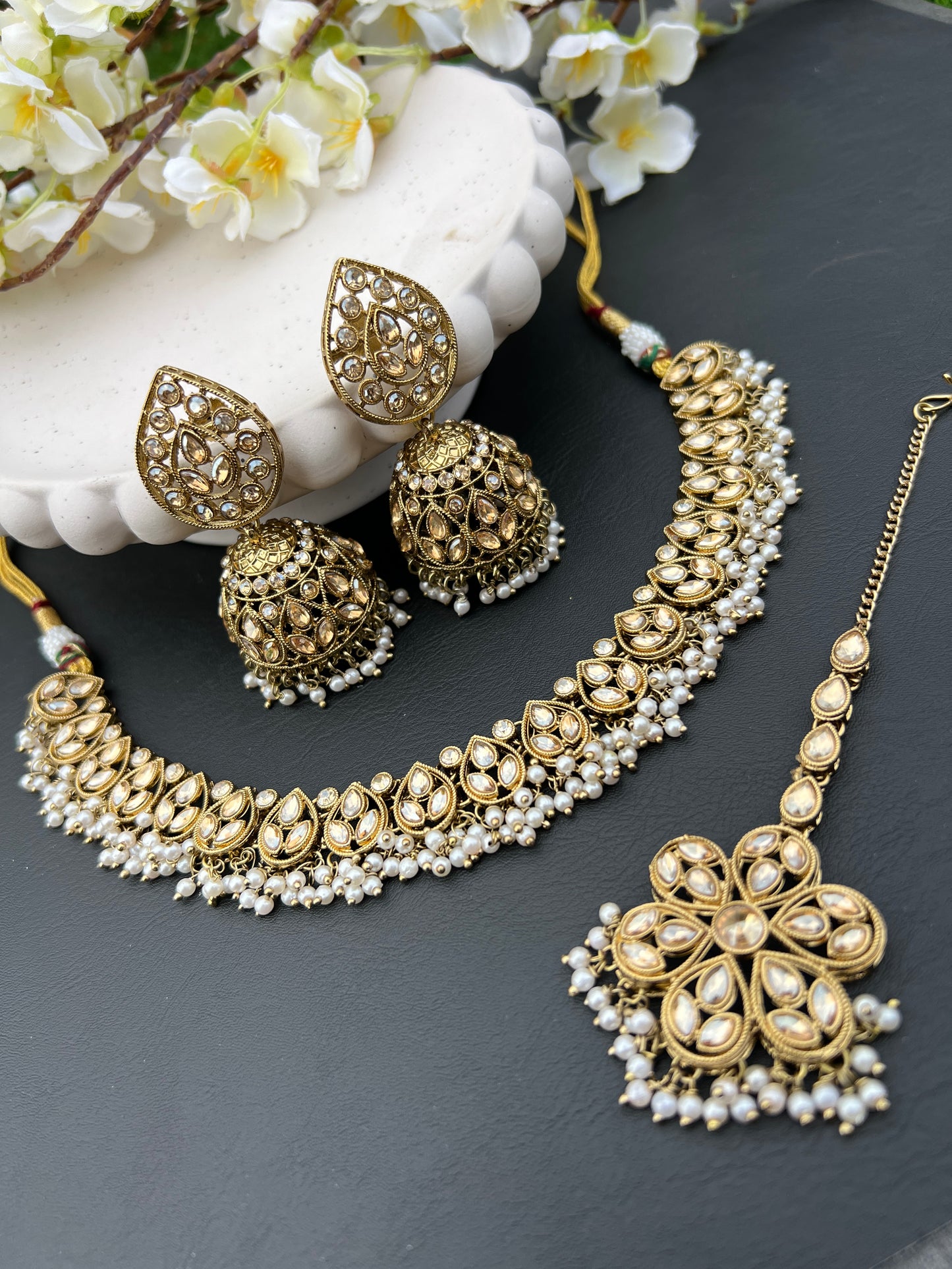 Roohani necklace set