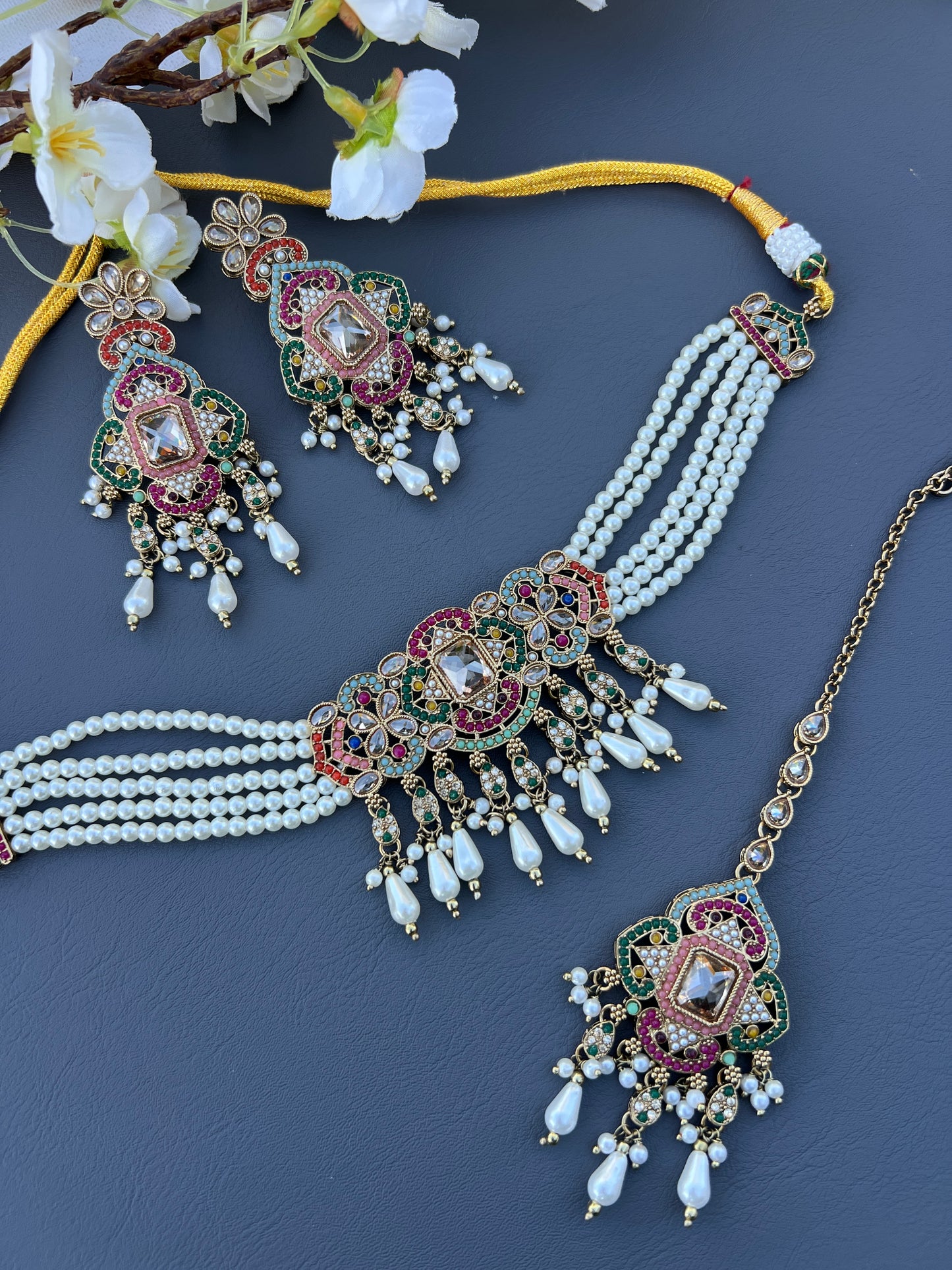 Inaya necklace set