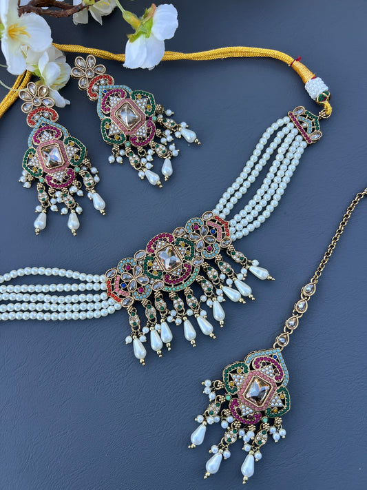Inaya necklace set