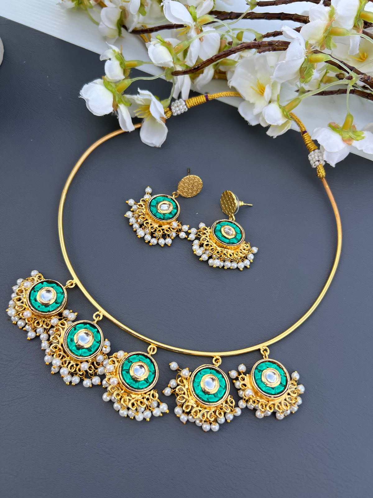 Regal Emerald Kundan Hasli Necklace Set