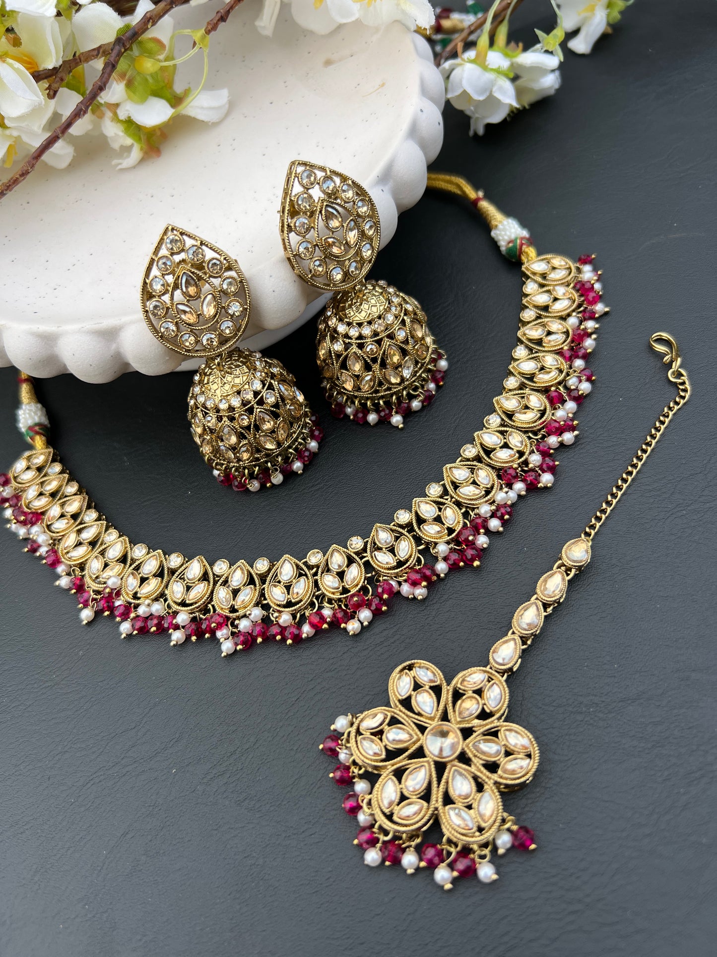 Roohani necklace det