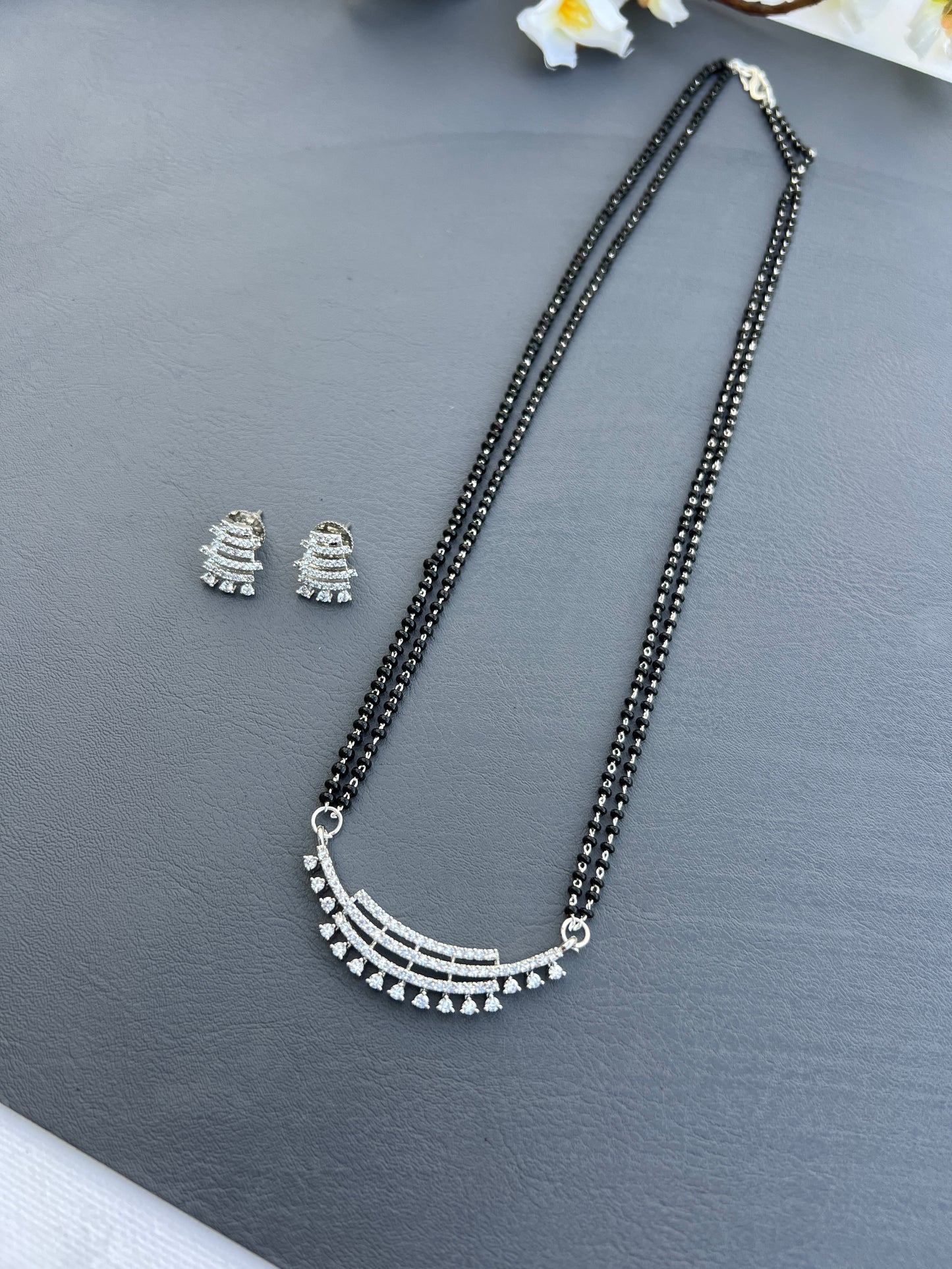 Silver Ad necklace set