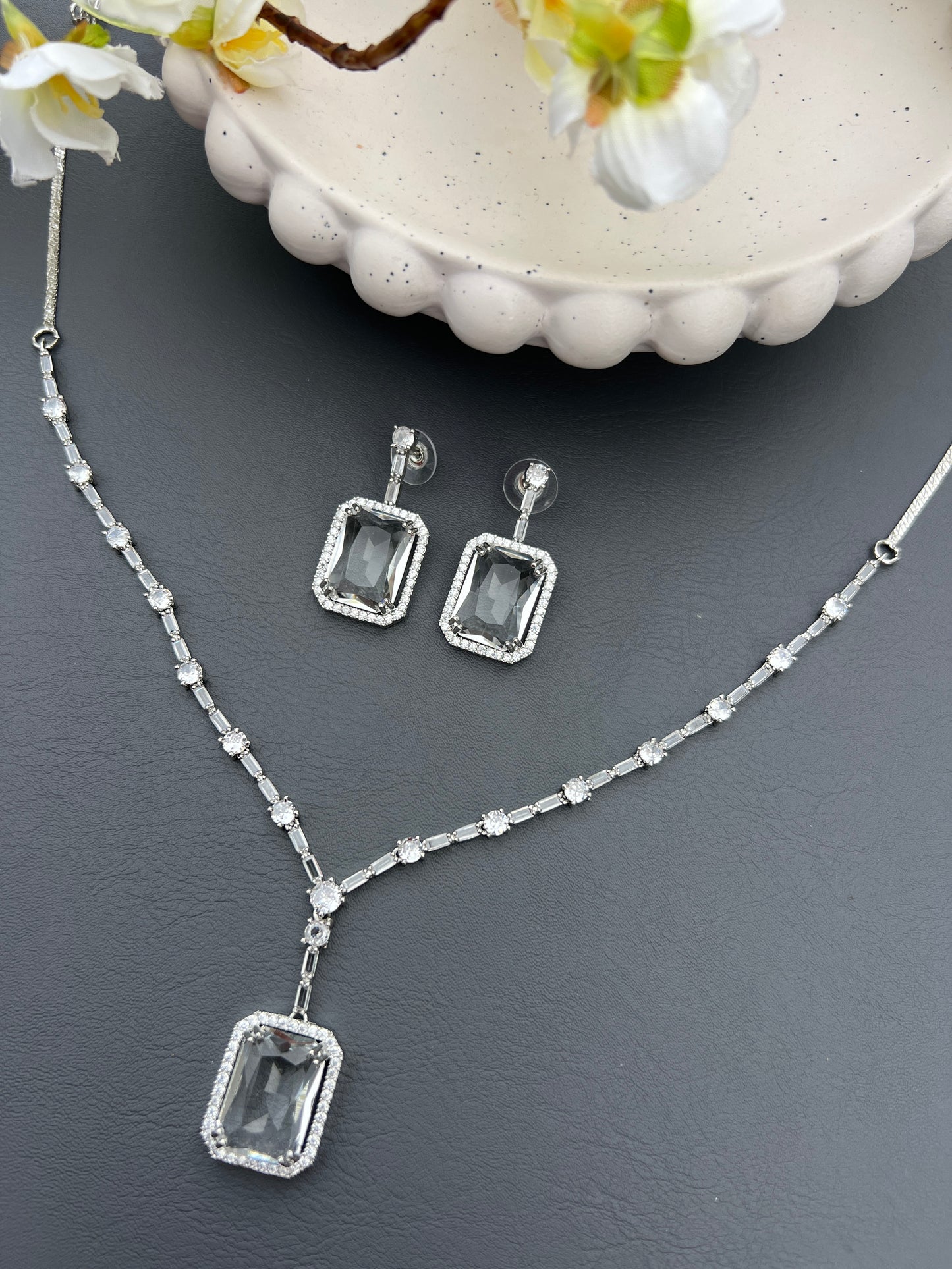 Kiana pendant necklace set
