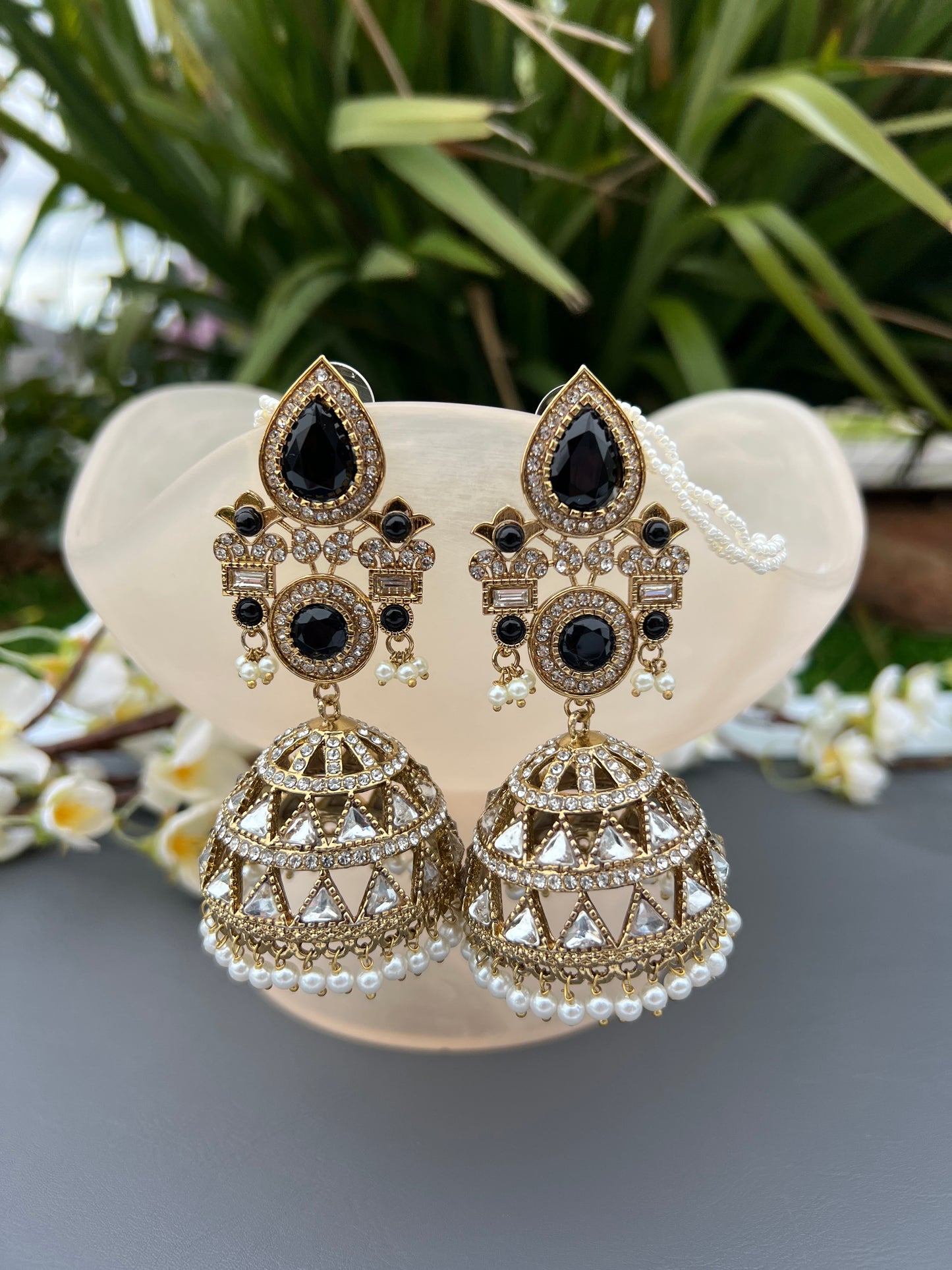 Mishti statement jhumka