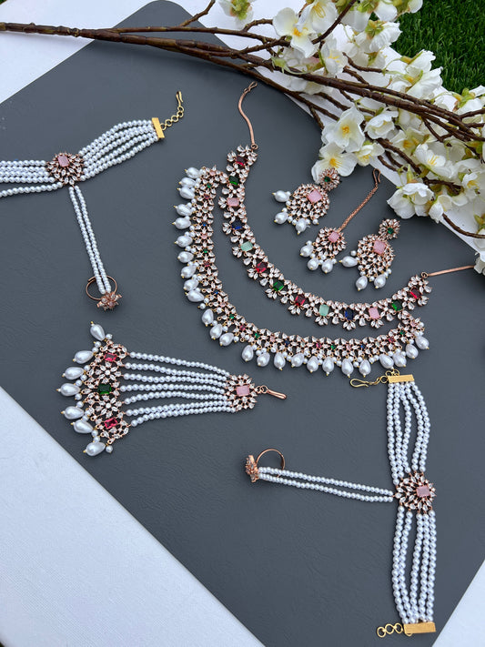 Avira Ad necklace set