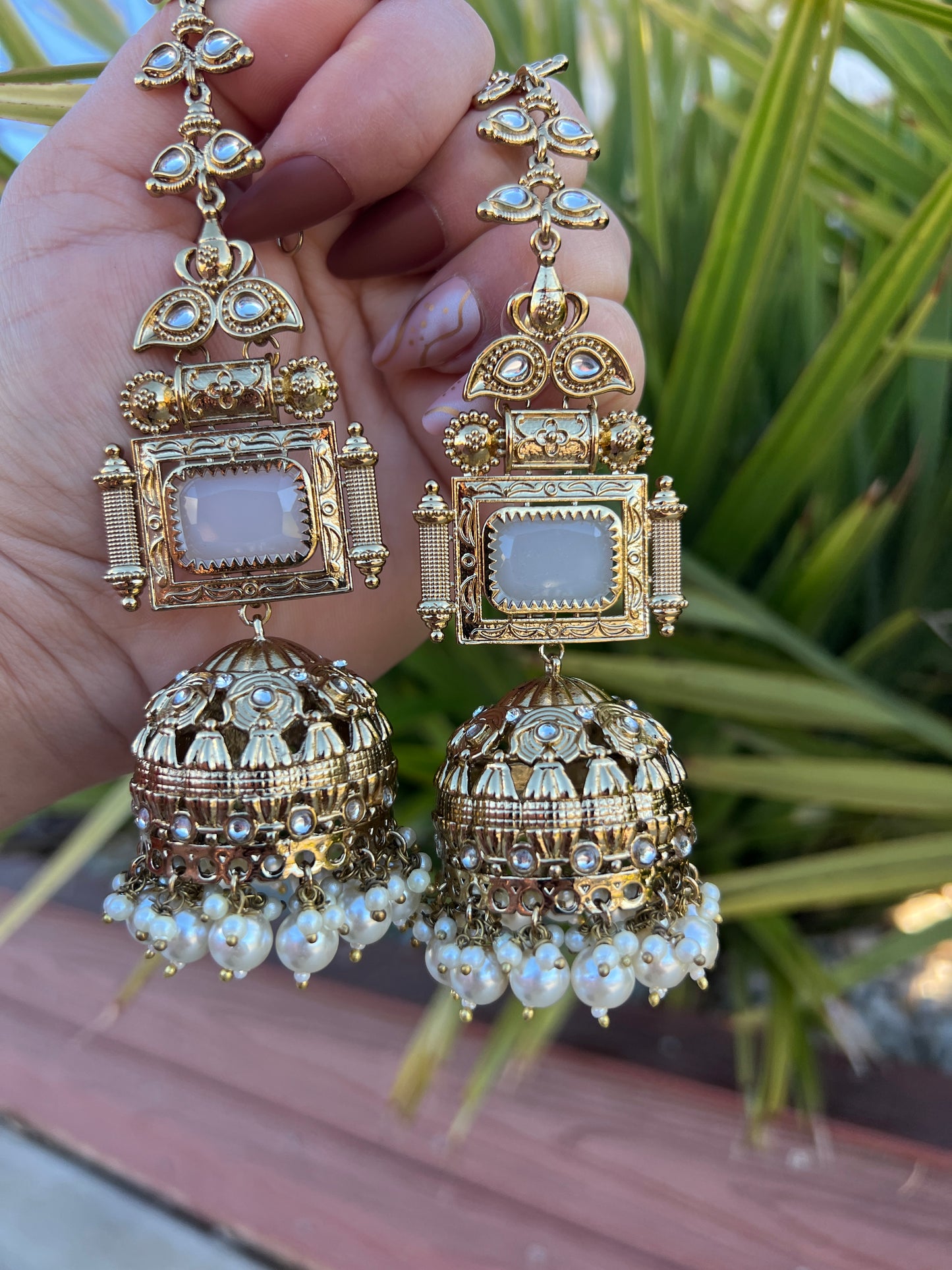 Himanshi oversized jhumka