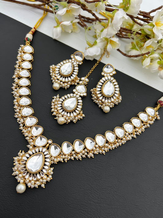 Shuchi necklace set