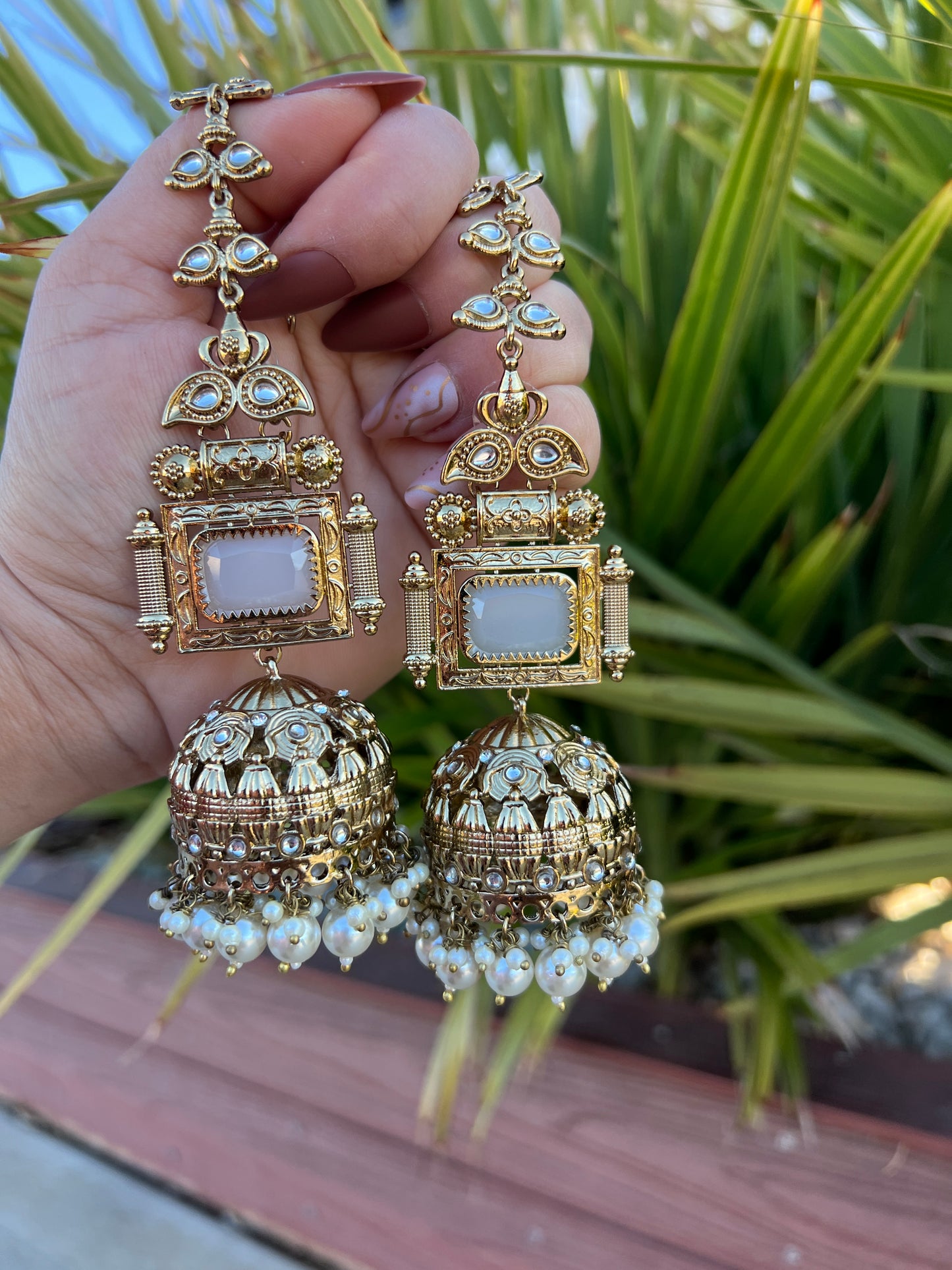 Himanshi oversized jhumka