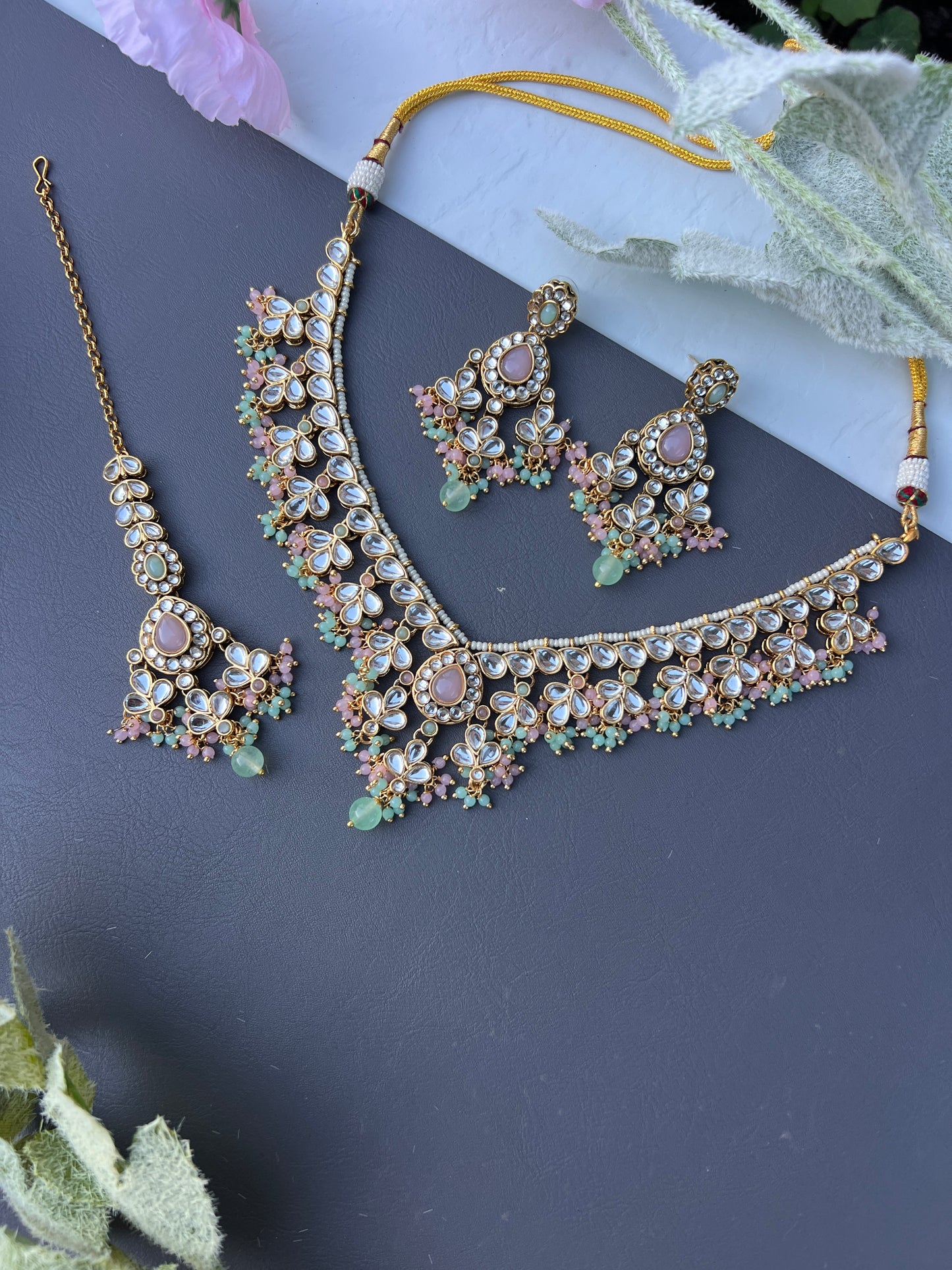 Hanvika kundan necklace set