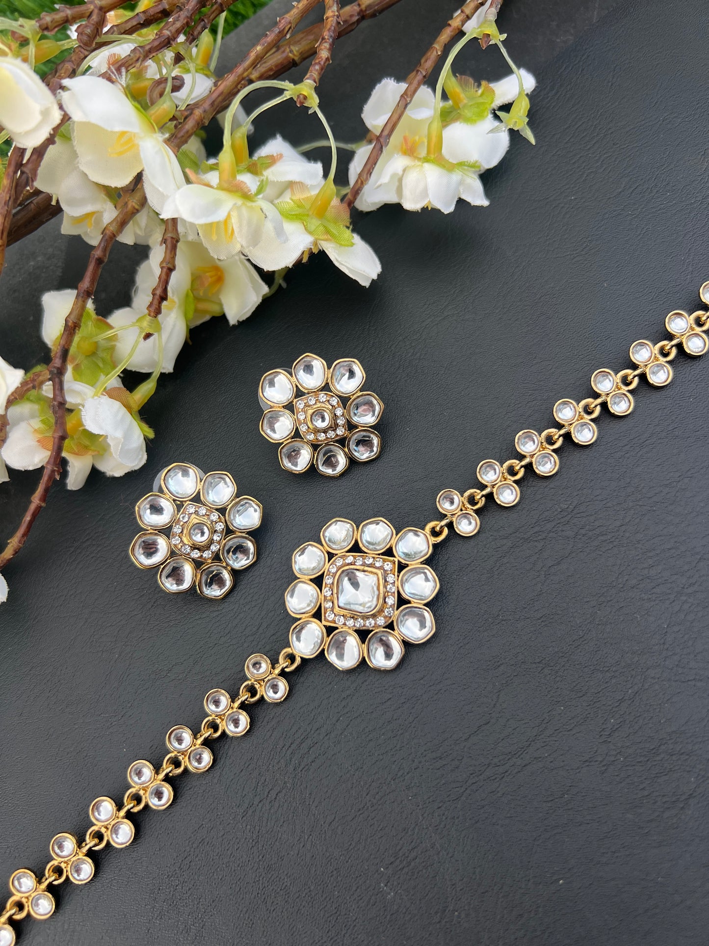 Luvika necklace set