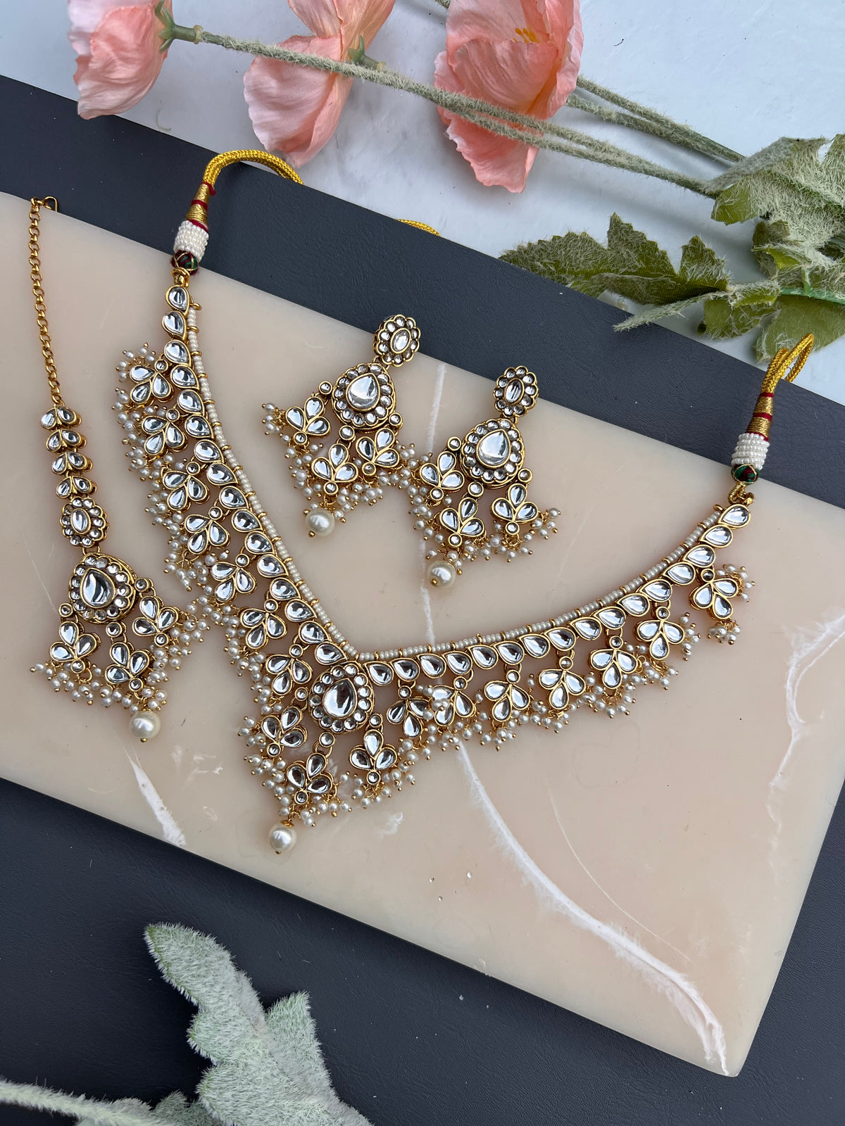 Hanvika kundan necklace set