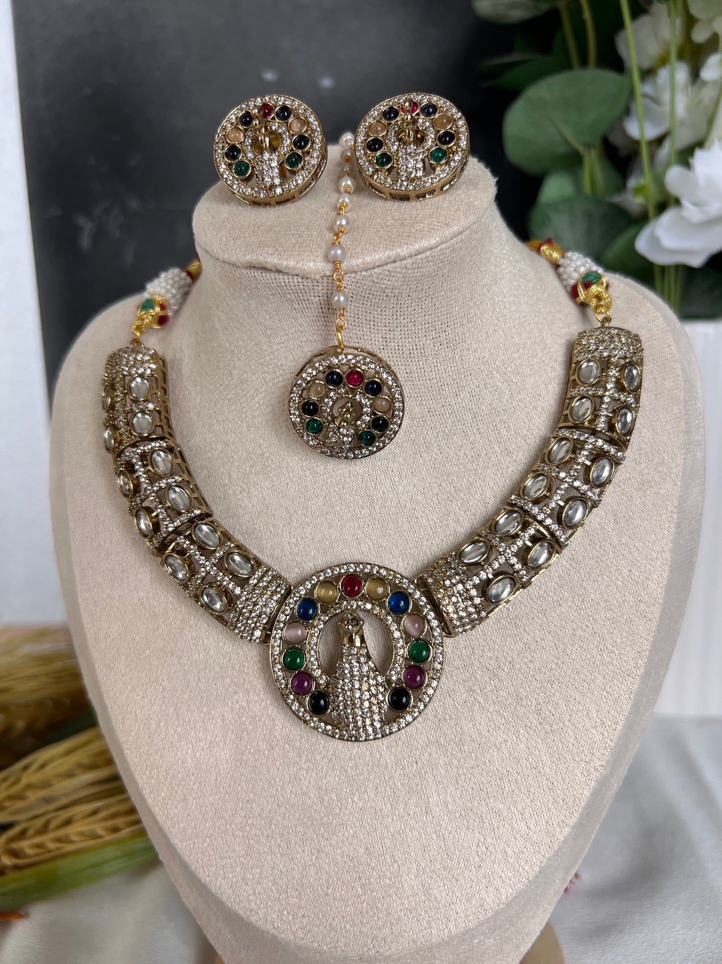 The Apsara Navratan necklace set