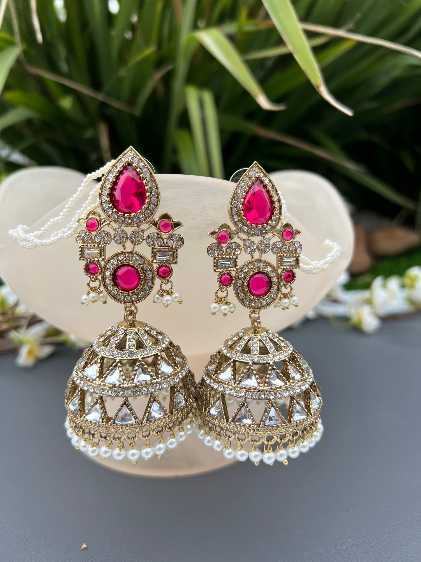 Mishti statement jhumka