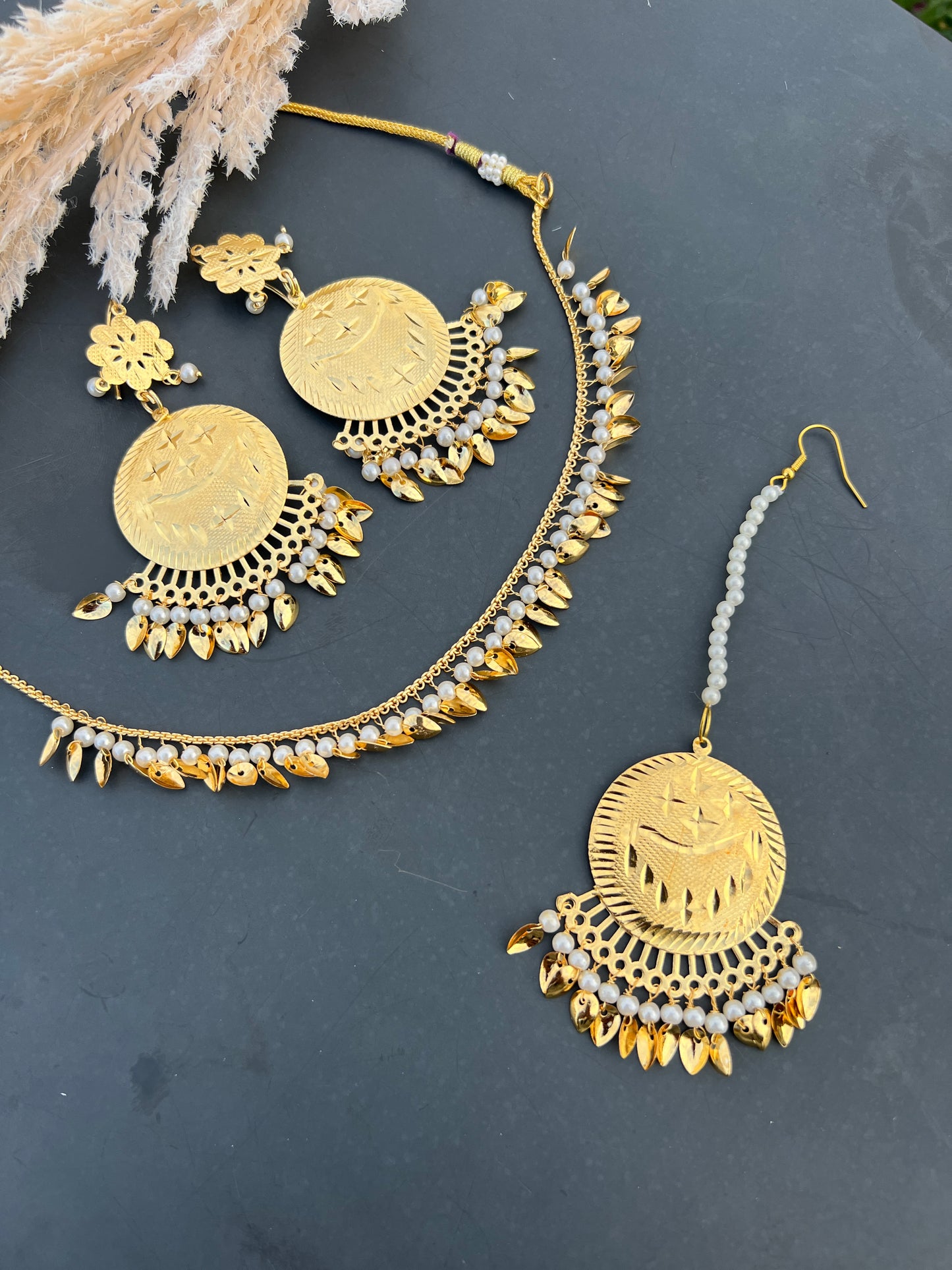 Meet necklace set