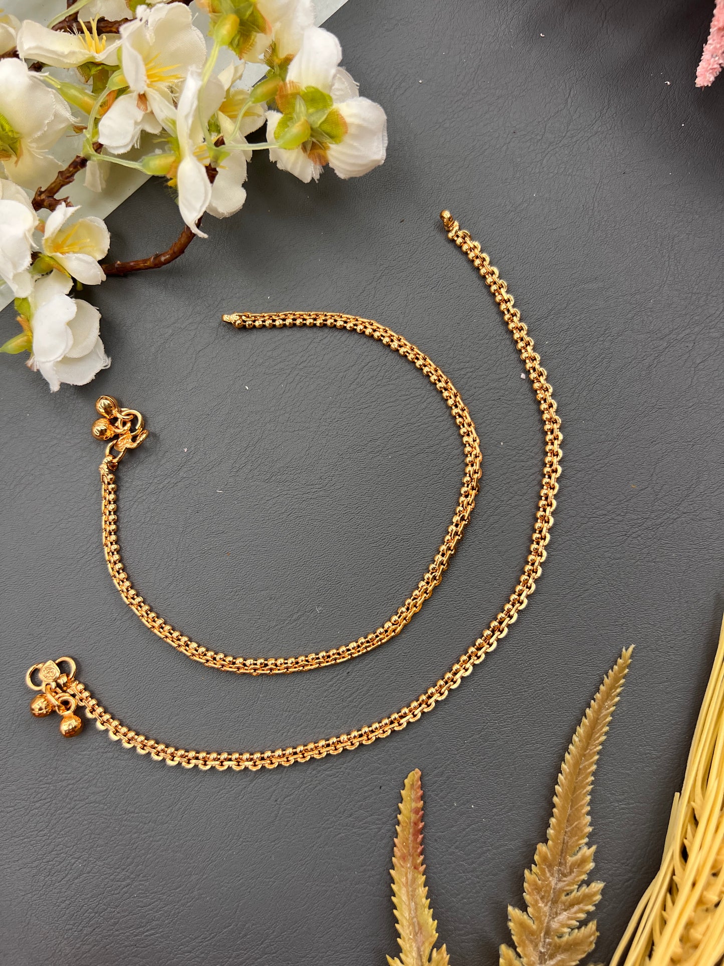 The Sleek gold plated Payal