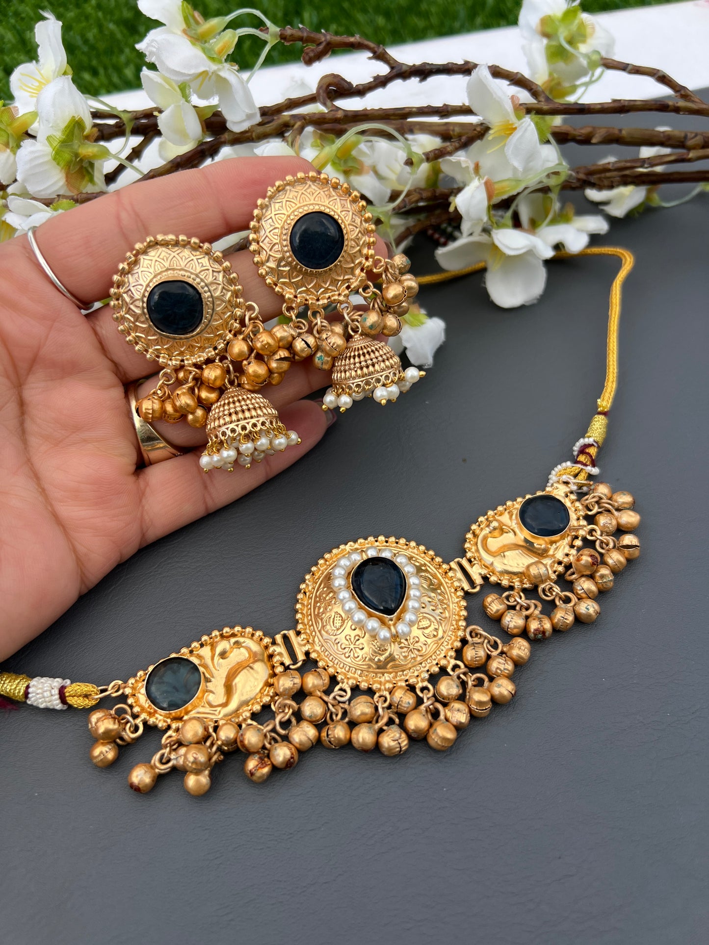 Aavya choker set