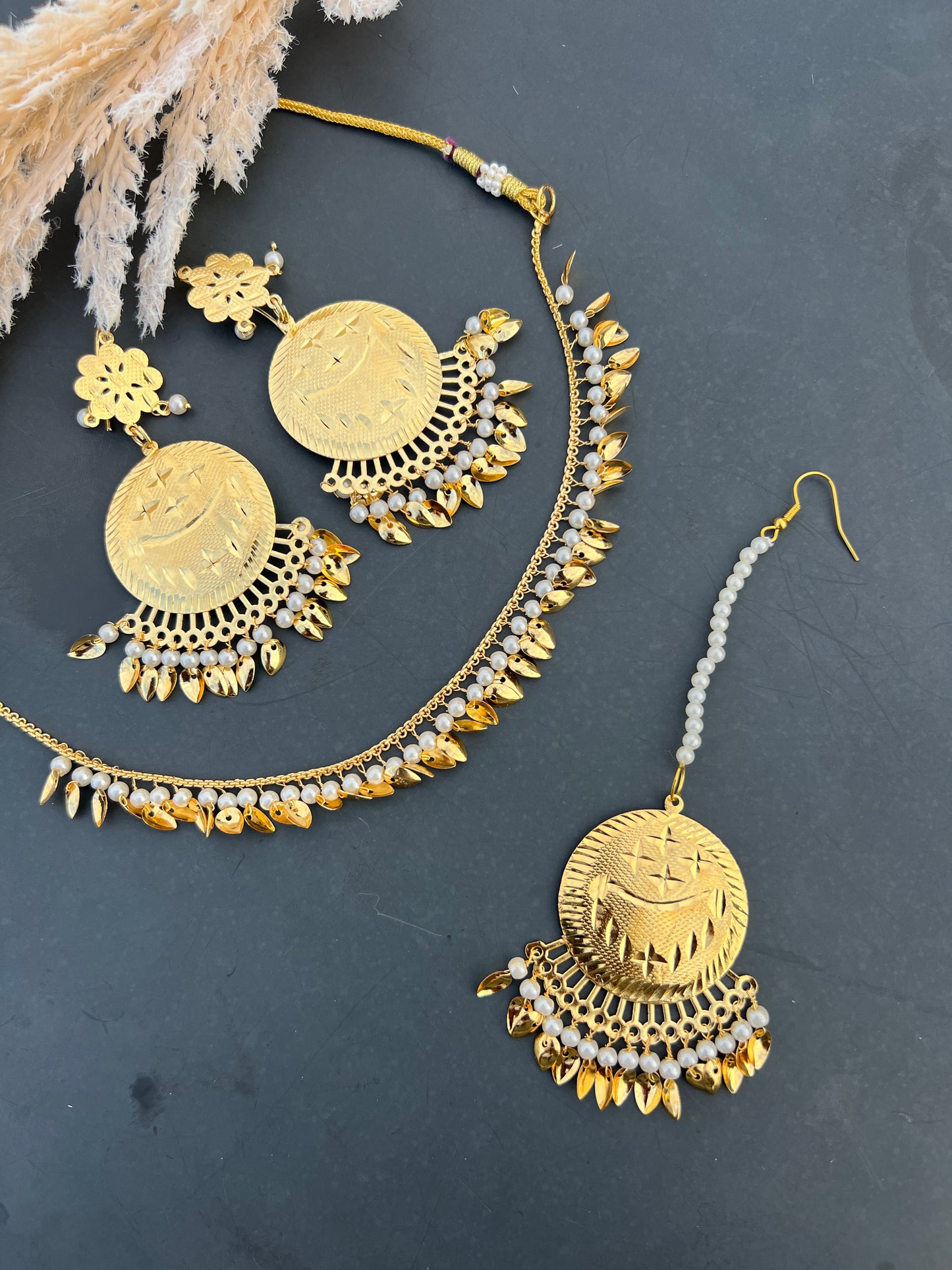 Meet necklace set