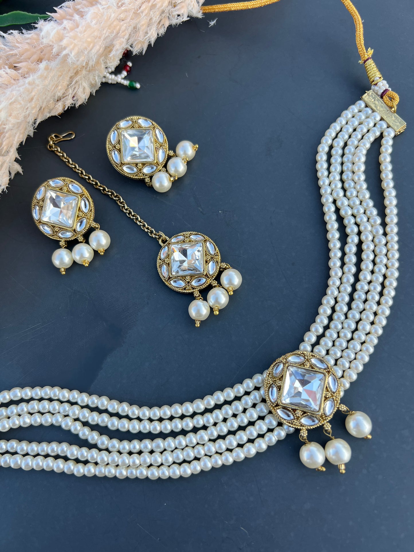 Apurva choker set