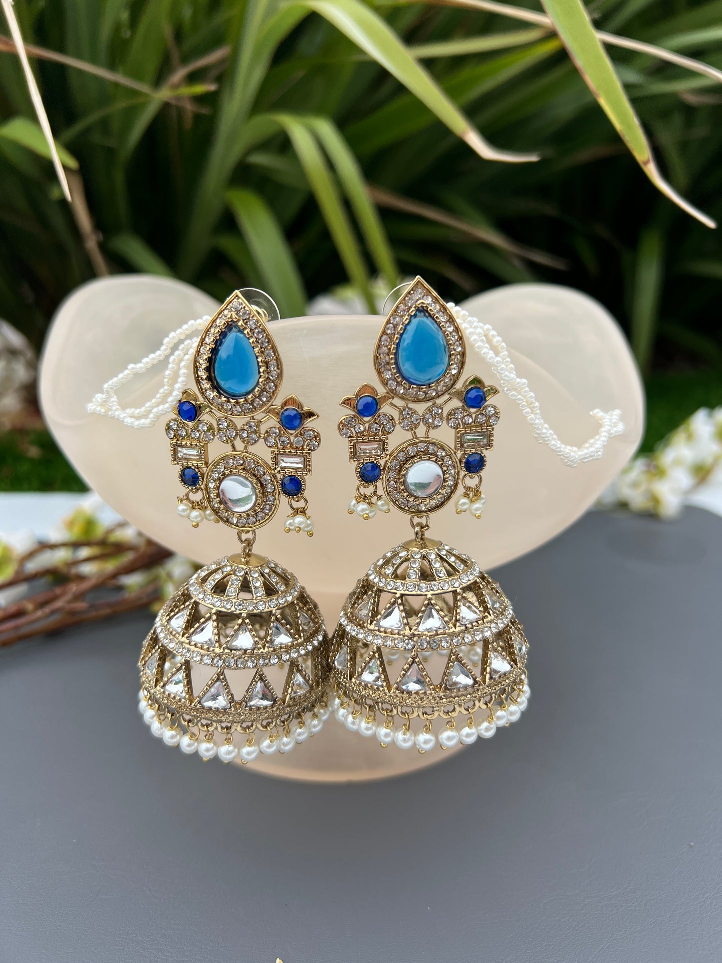 Mishti statement jhumka