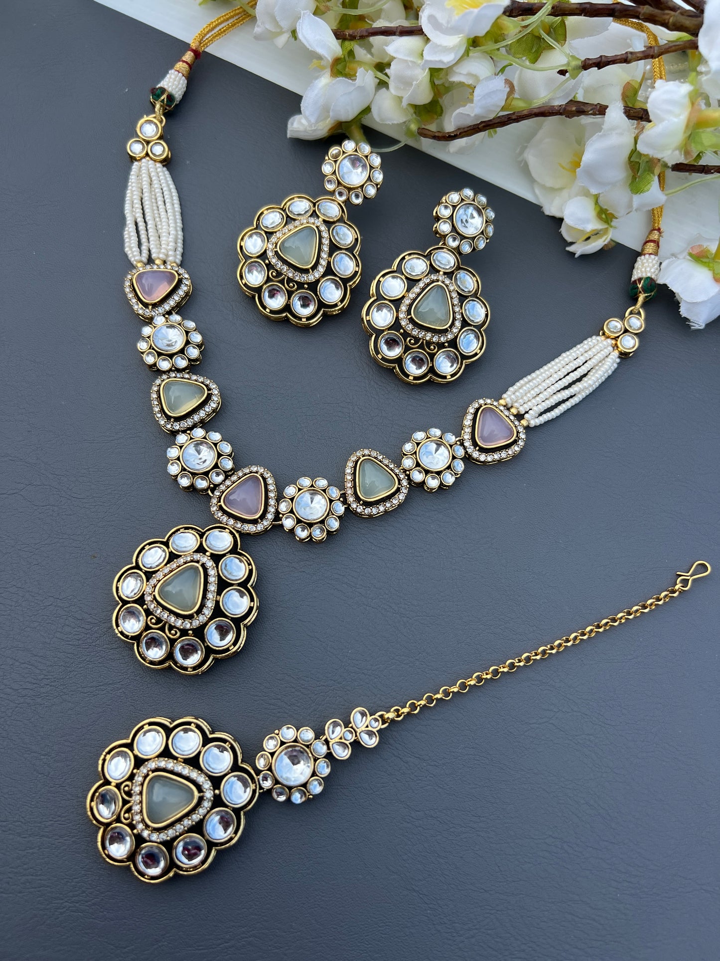Pranita necklace set