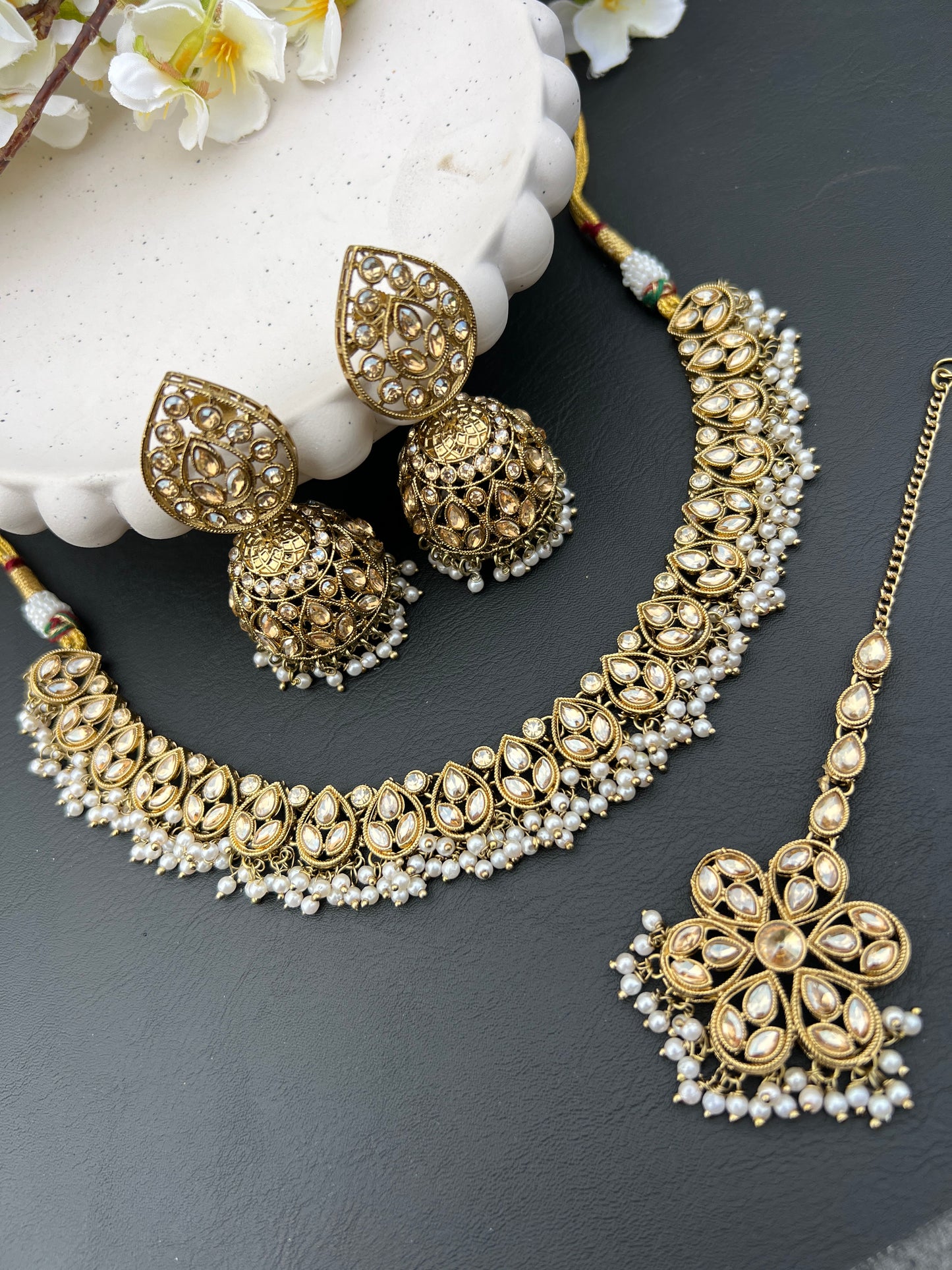 Roohani necklace set