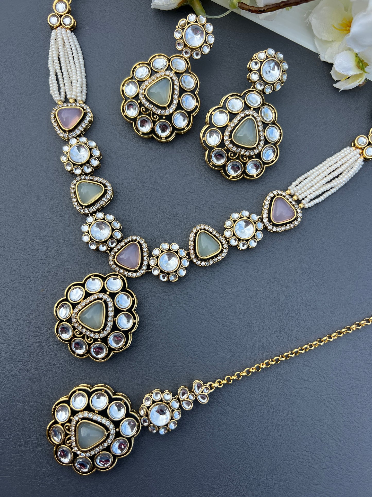 Pranita necklace set