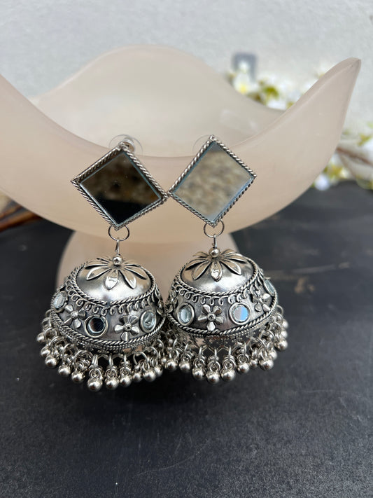 Kaurvi jhumki