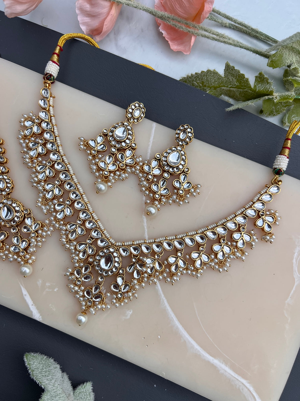 Hanvika kundan necklace set