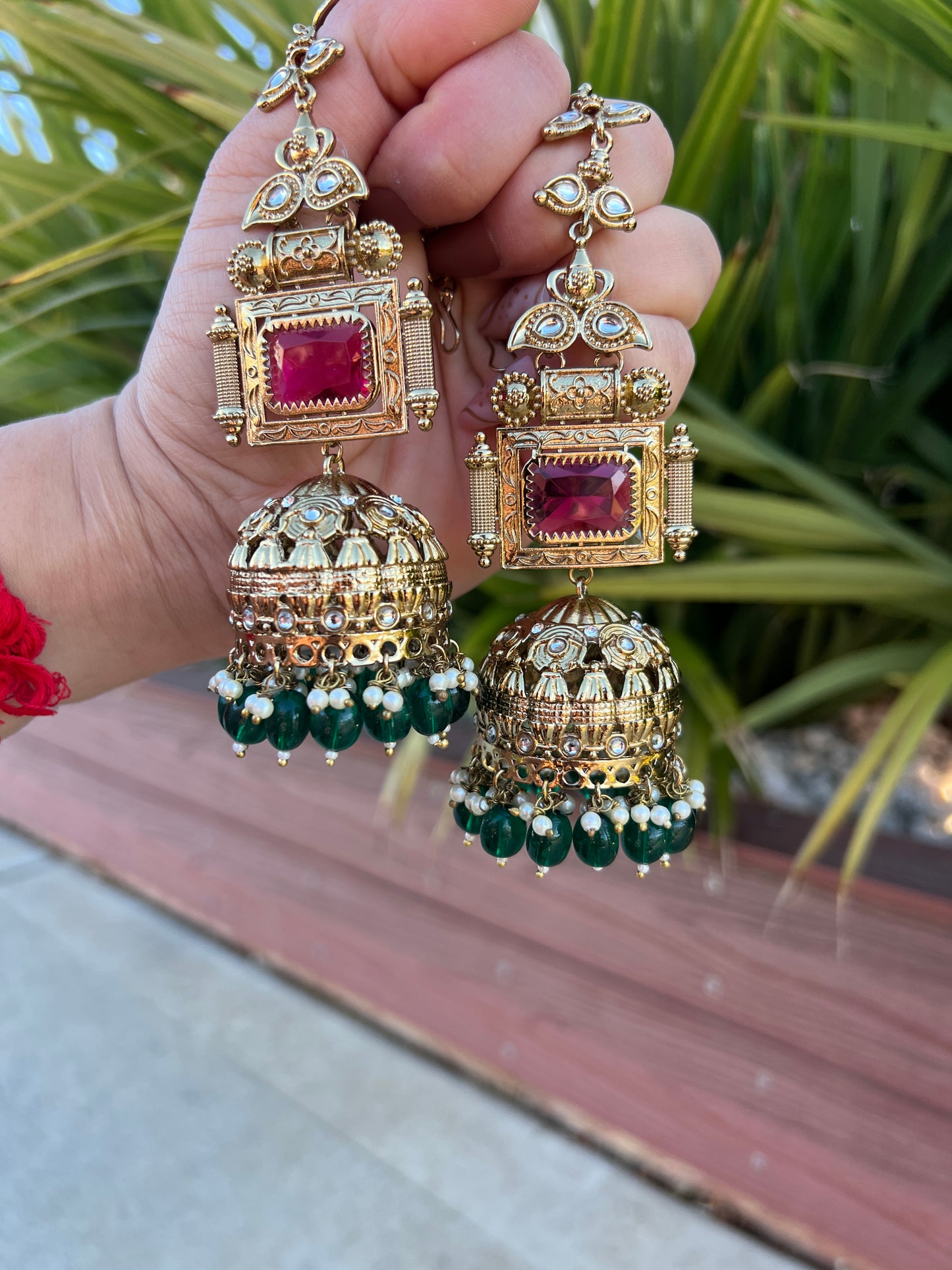 Himanshi oversized jhumka