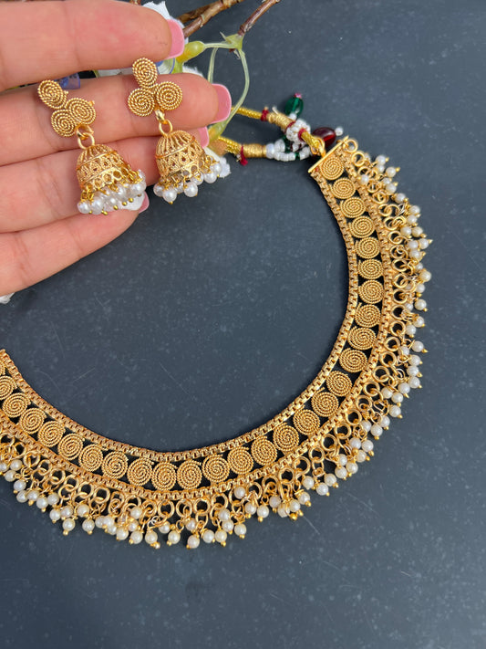 Golden necklace set