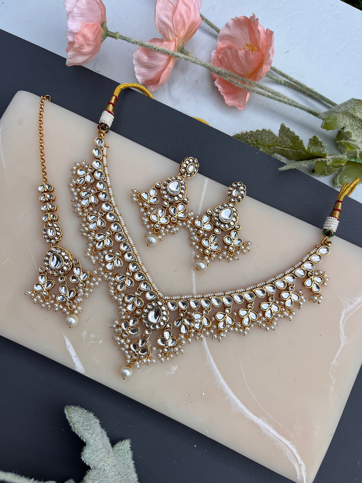 Hanvika kundan necklace set