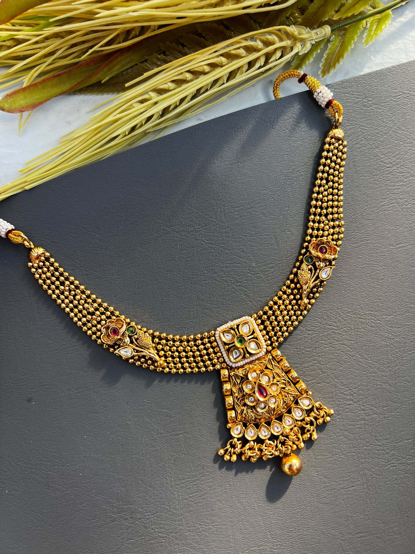 Aarun necklace set