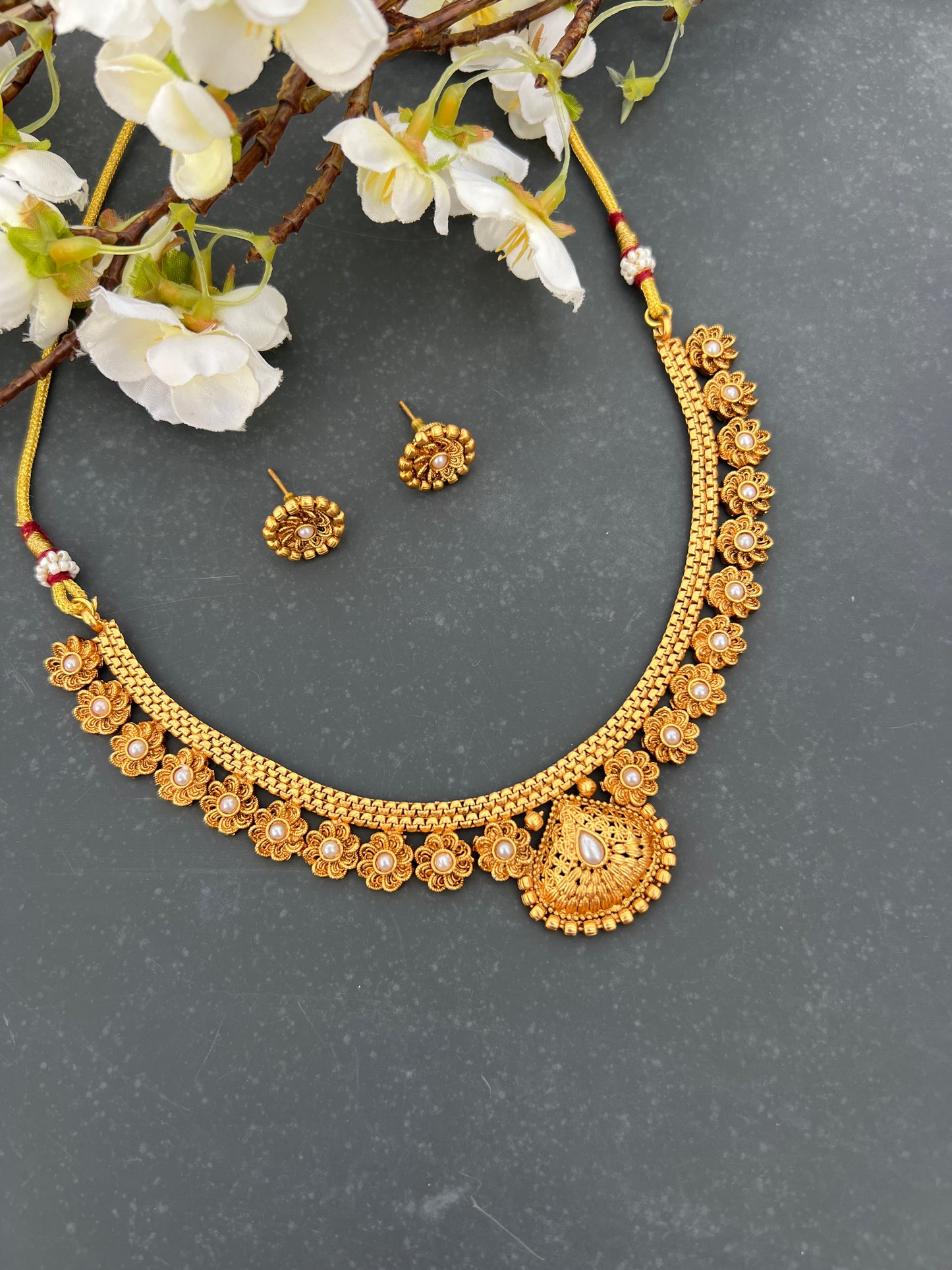Minisha necklace set