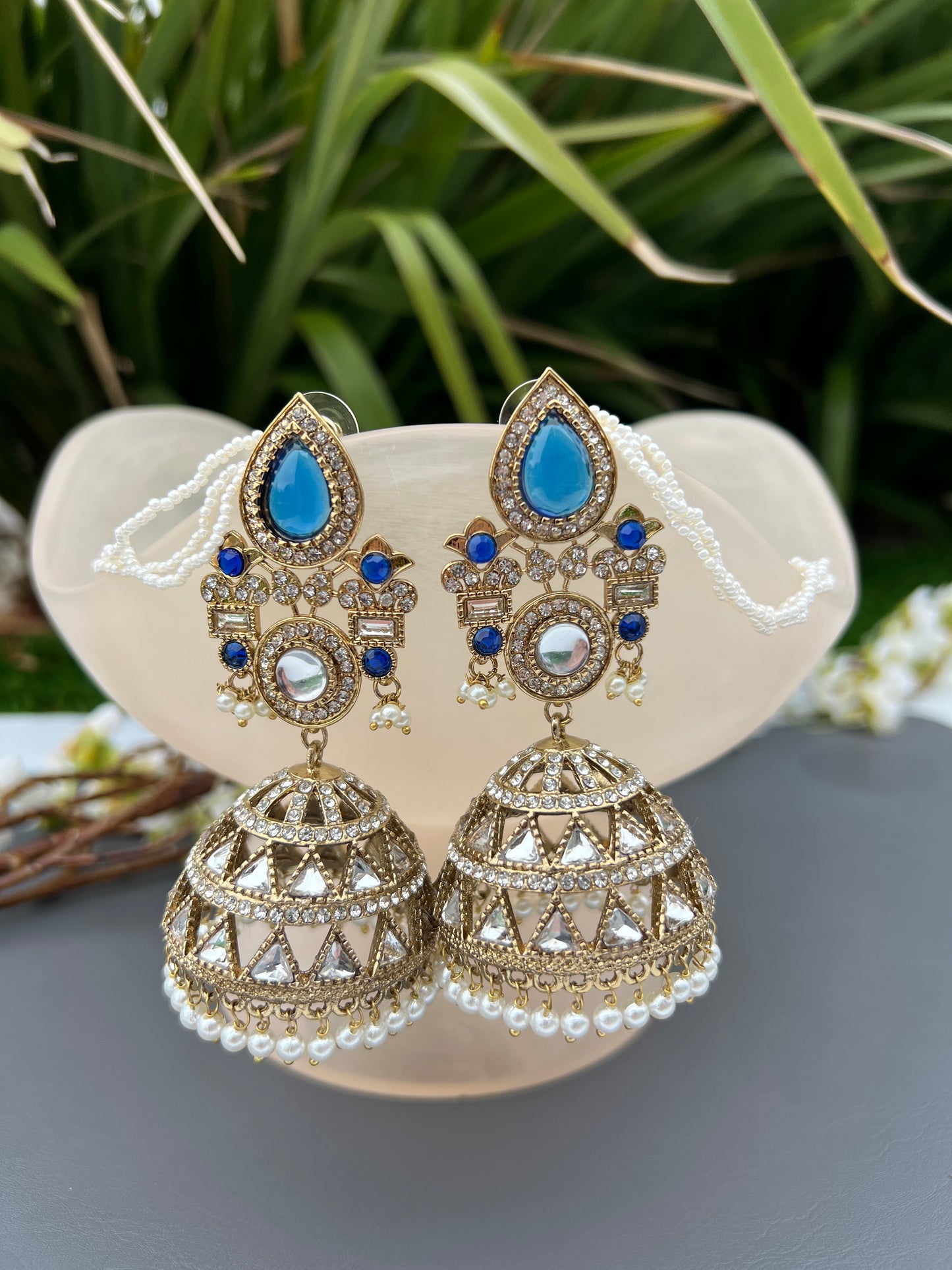 Mishti statement jhumka