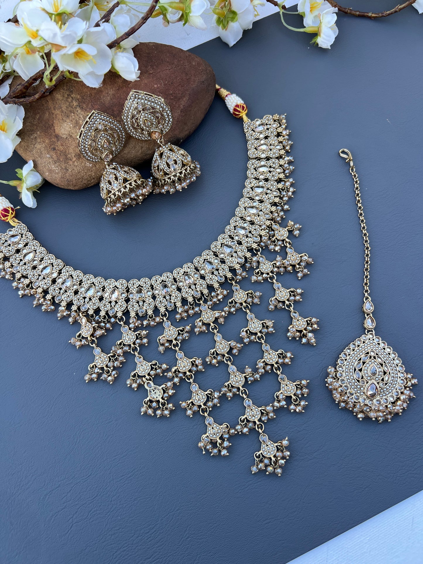 Pavitra necklace set