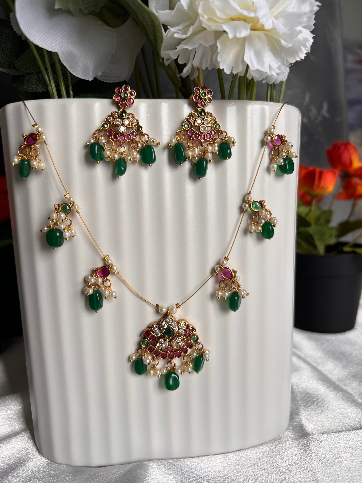 Manvi Herritage Invisible
Necklace