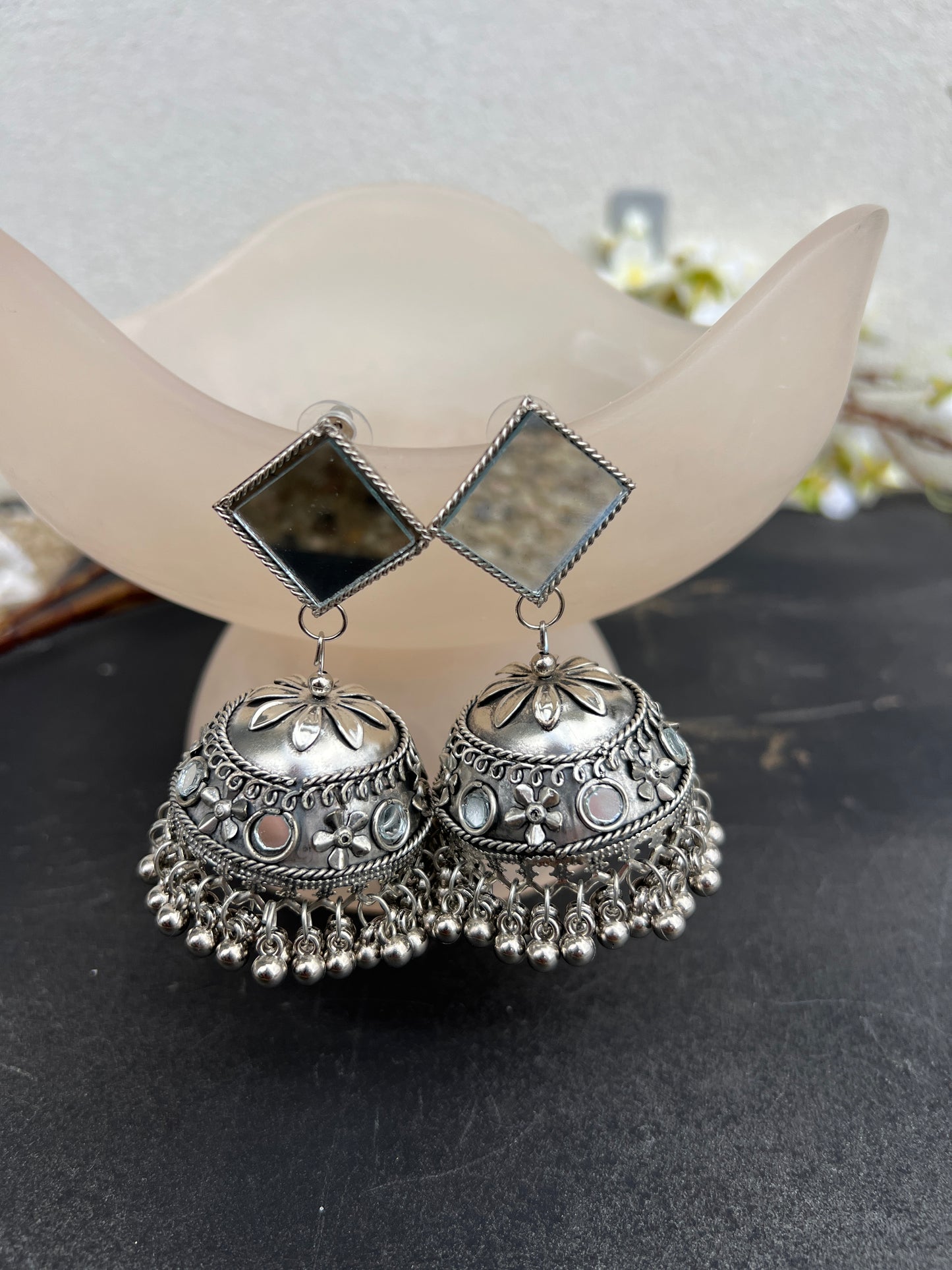 Kaurvi jhumki
