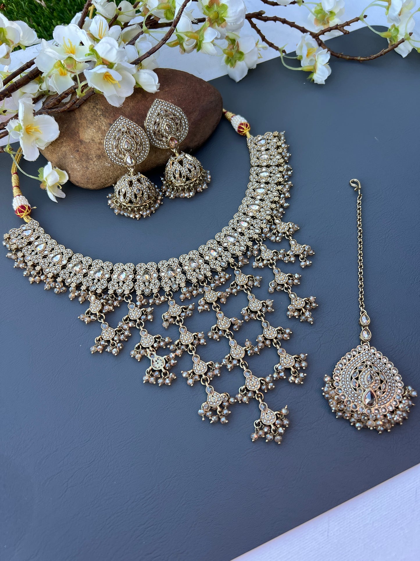 Pavitra necklace set