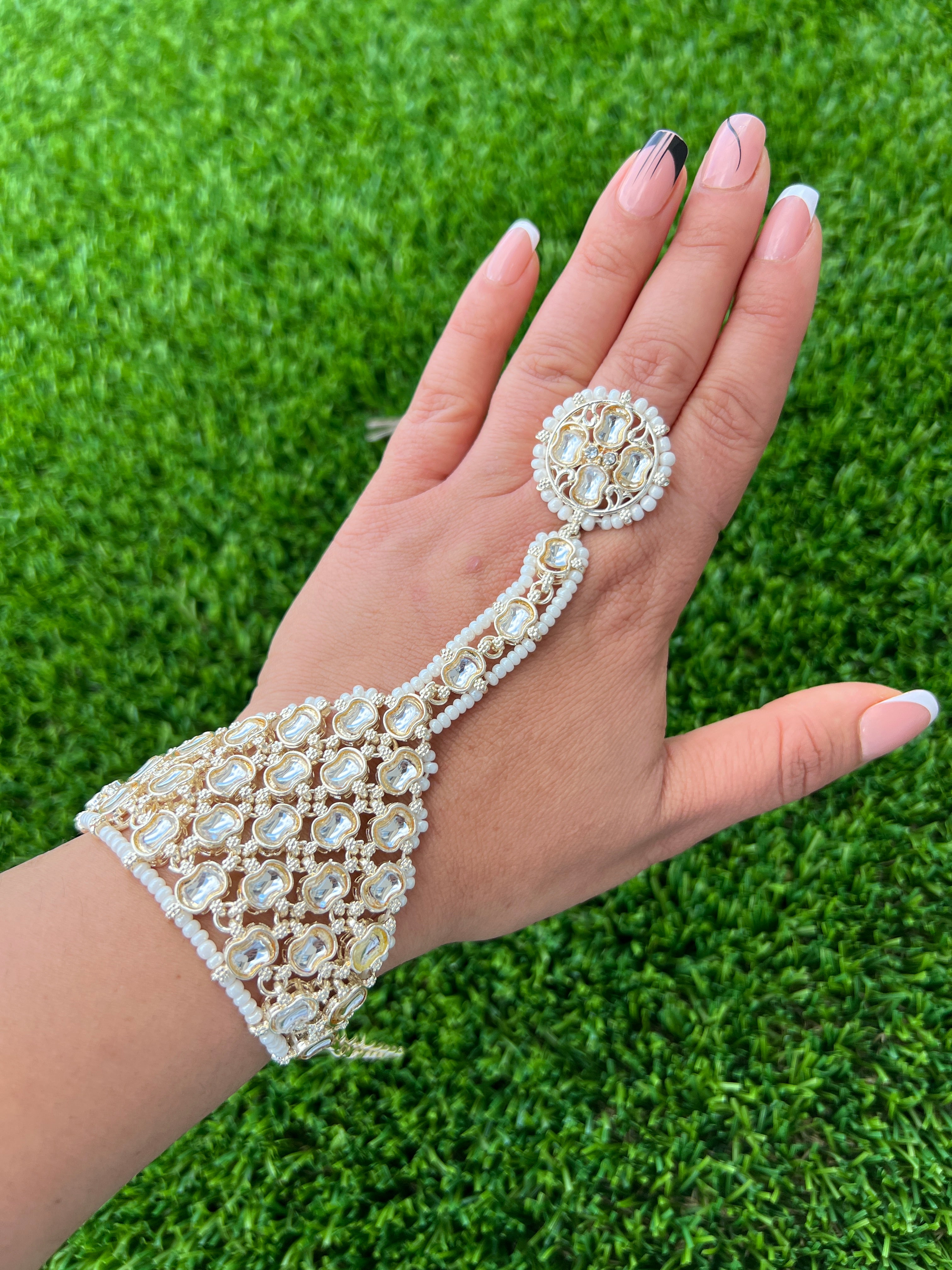 Hand Accessory Hand accessory – Aveera collection