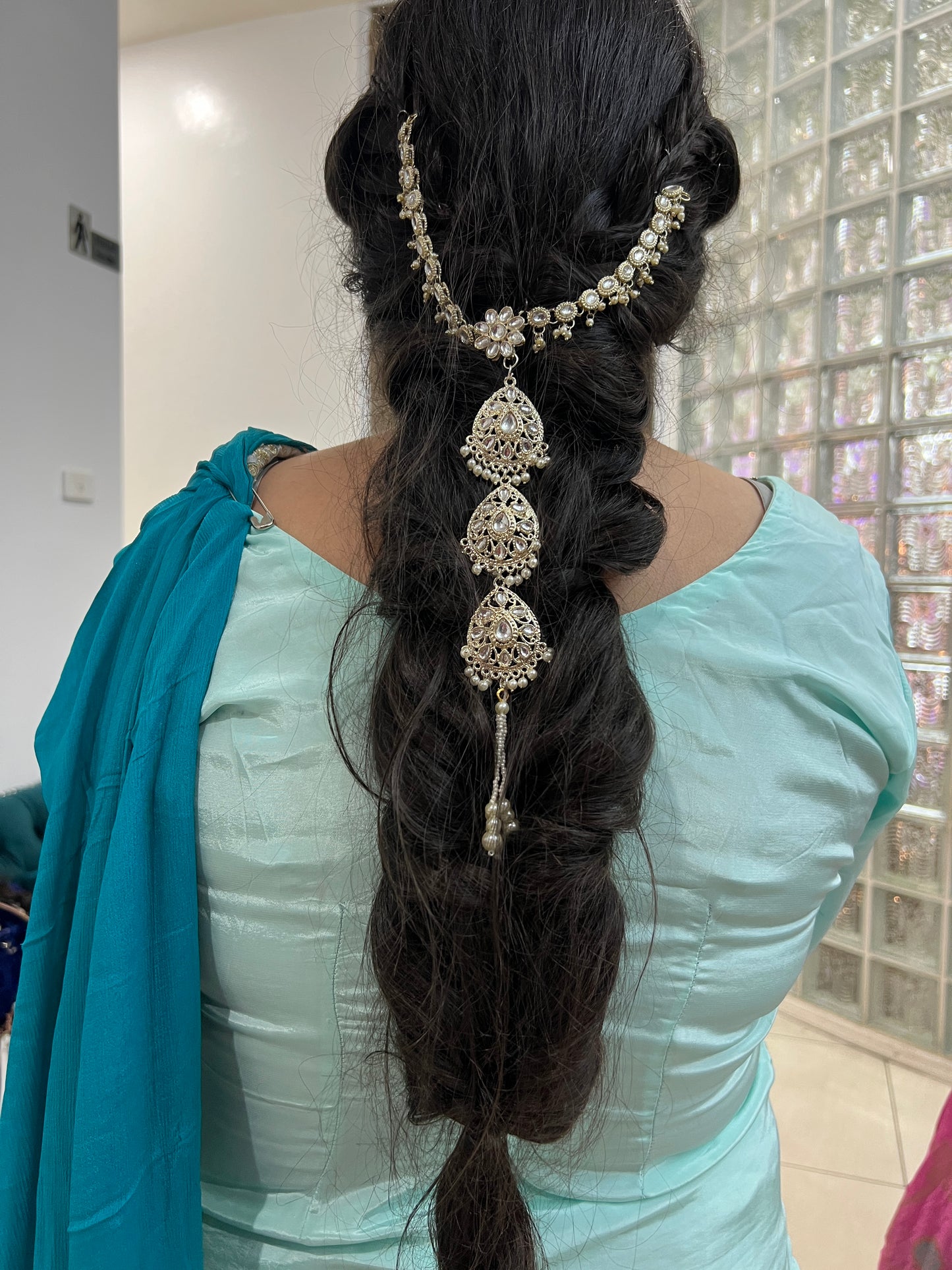 Amisha hair accessory