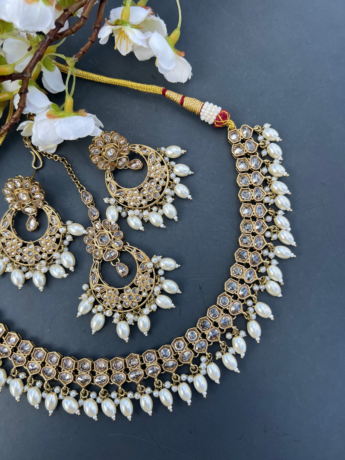 Anshika necklace set